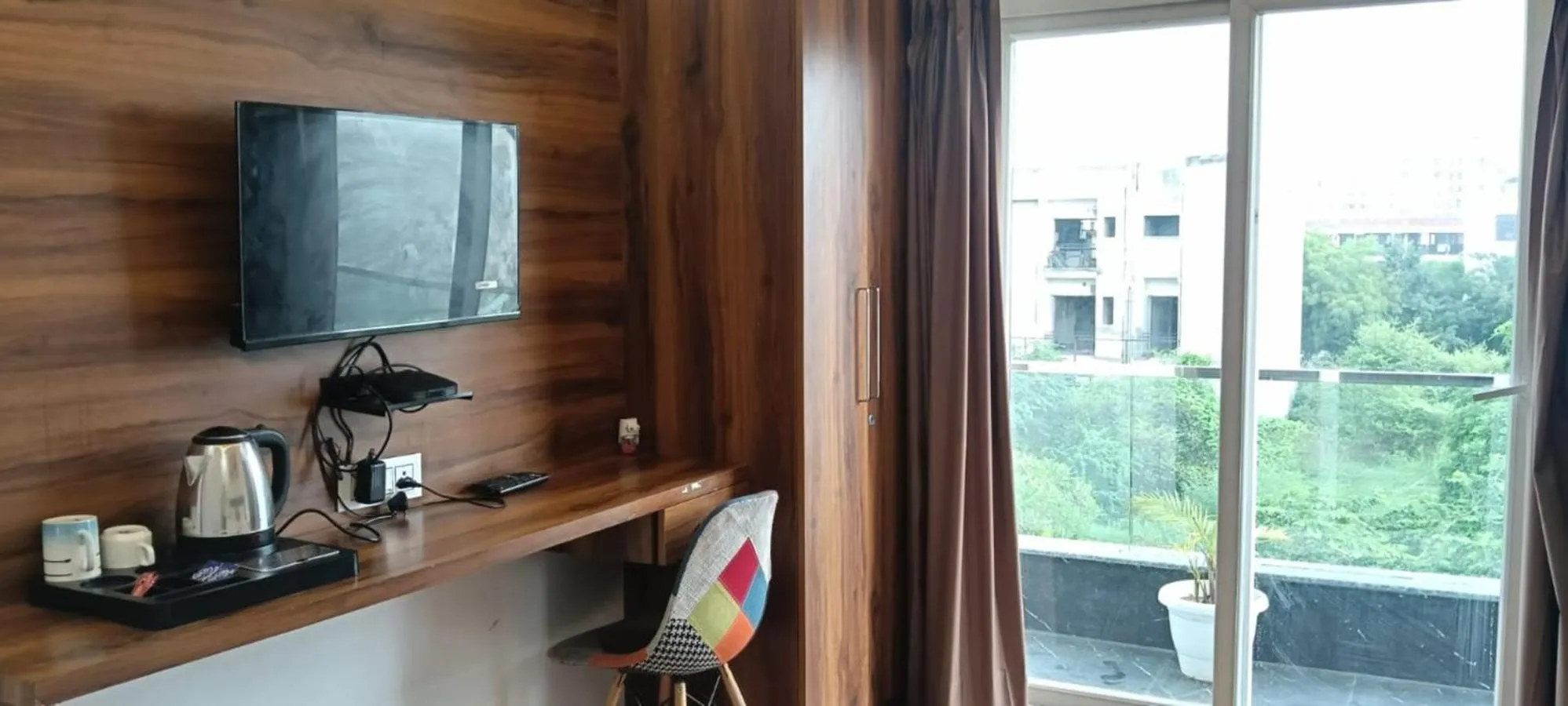 TV and multimedia in The Grove Hotels by Opulent Inn