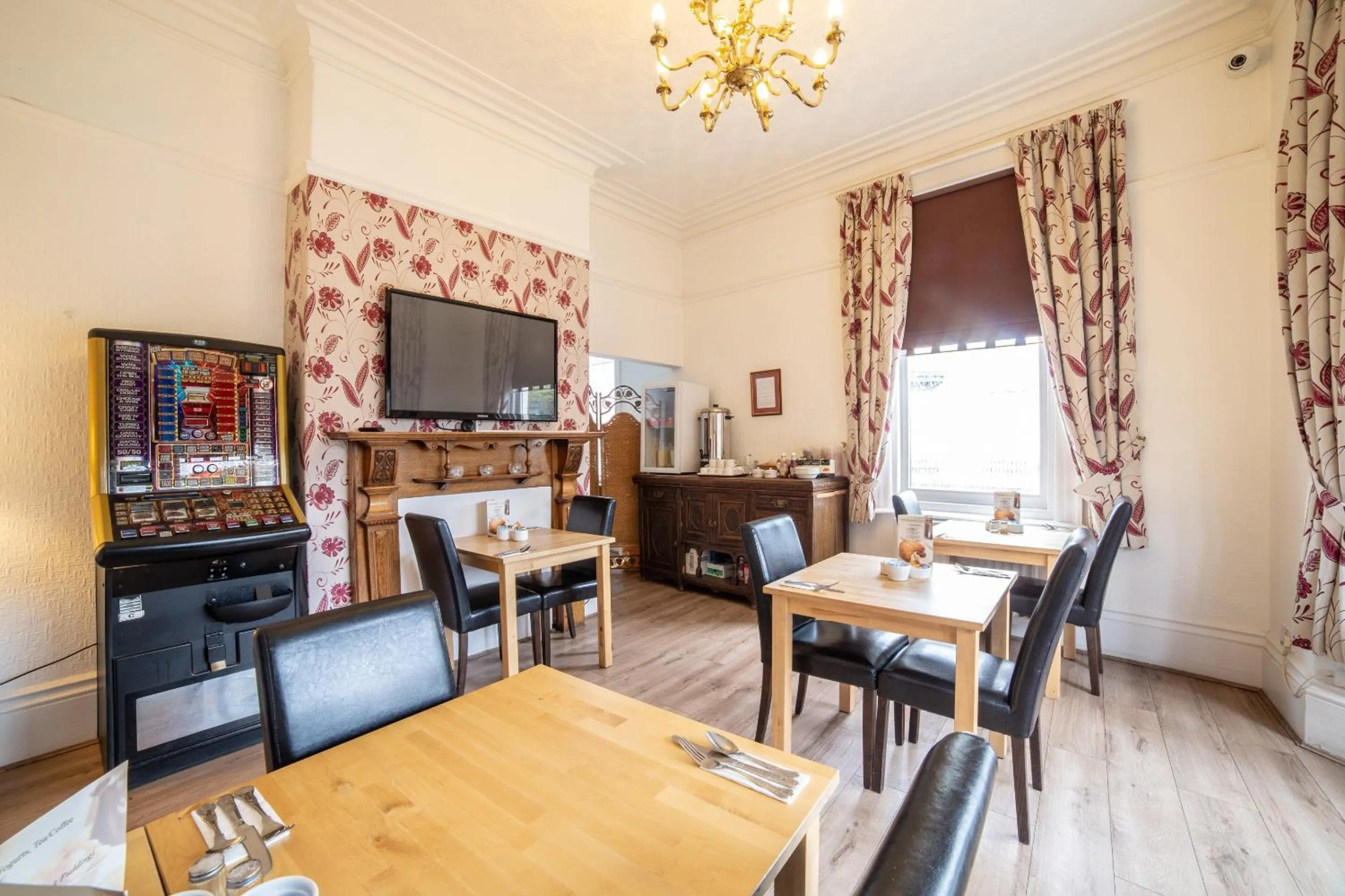 Restaurant/places to eat in The Douglas Hotel