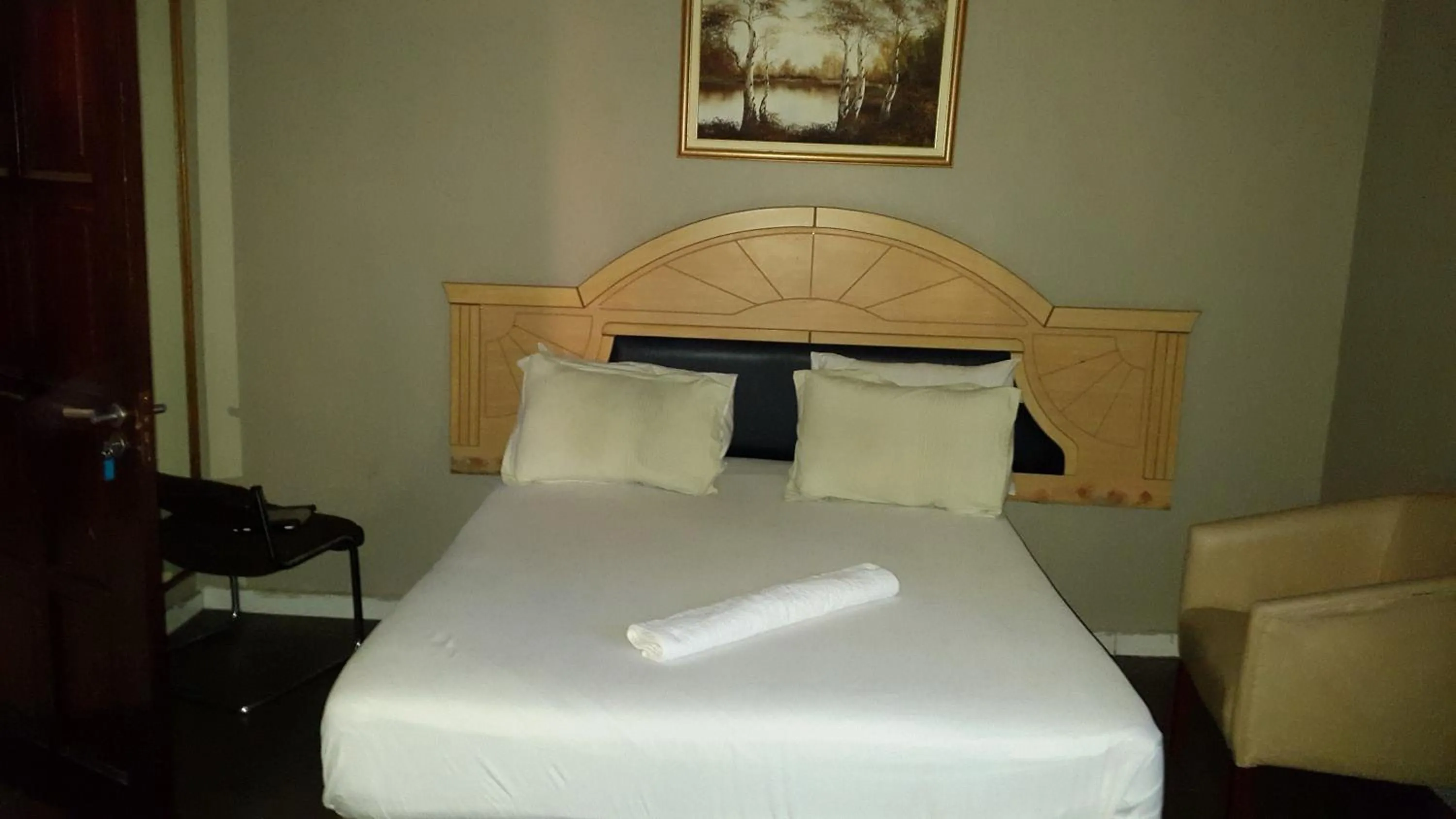 Bedroom, Bed in Legacy Guest Lodge