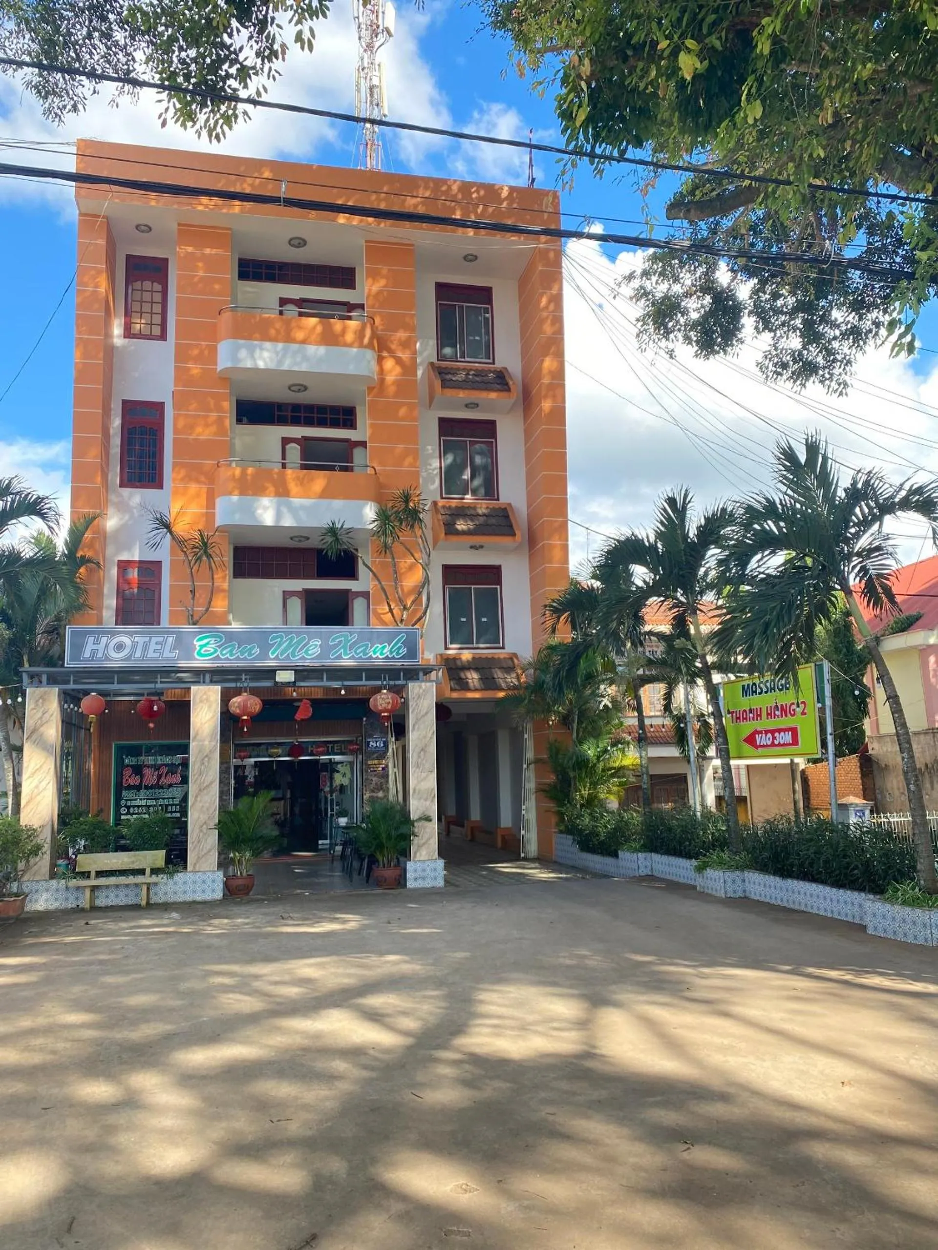 Garden in Khách sạn Ban Mê Xanh (Ban Me Xanh Hotel)