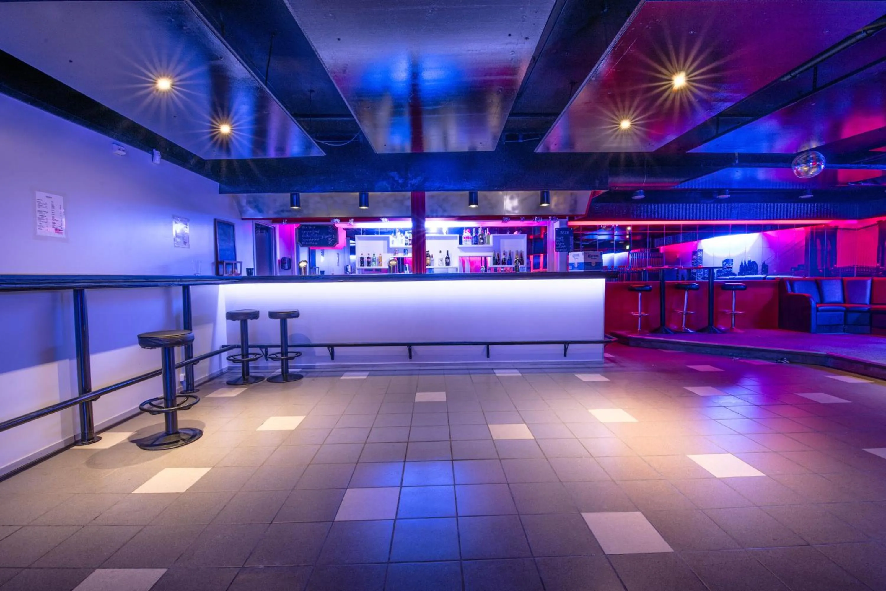 Nightclub / DJ in Lyngseidet Gjestegård AS