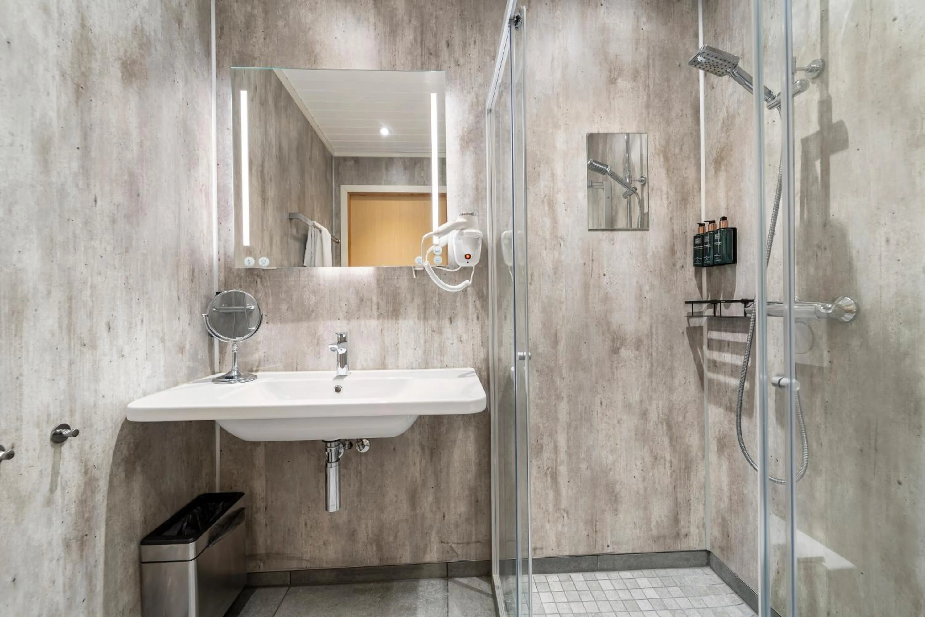 Lyngseidet Gjestegård AS