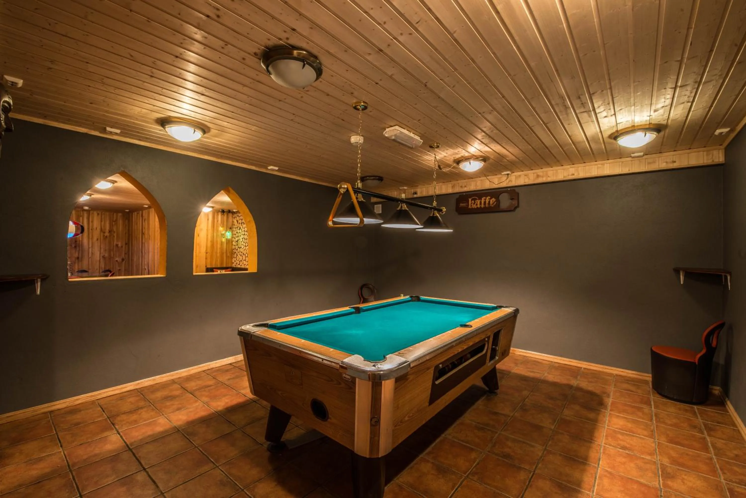 Billiard in Lyngseidet Gjestegård AS