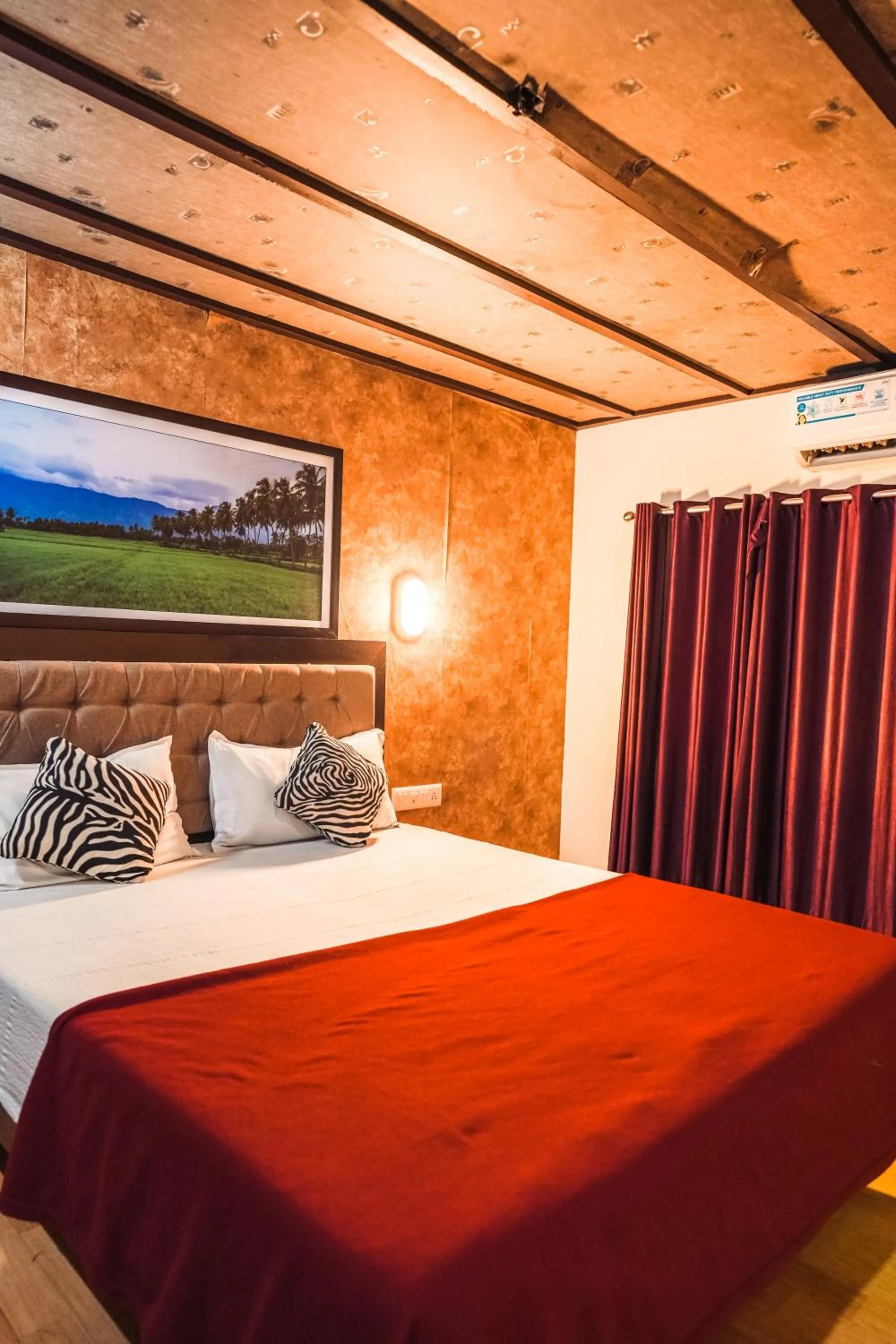 Bed in Venice Premium Houseboats Alleppey