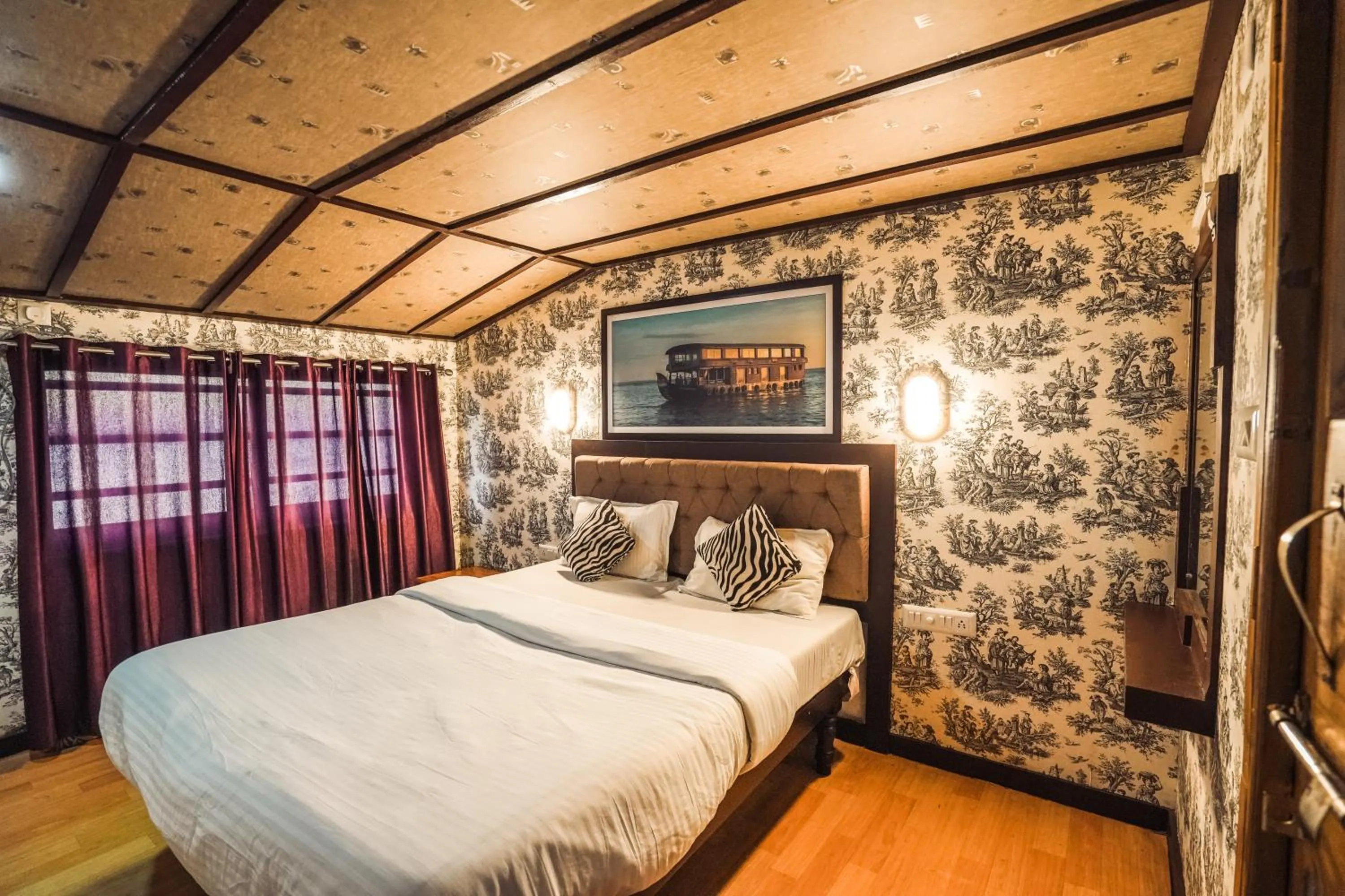 Bed in Venice Premium Houseboats Alleppey