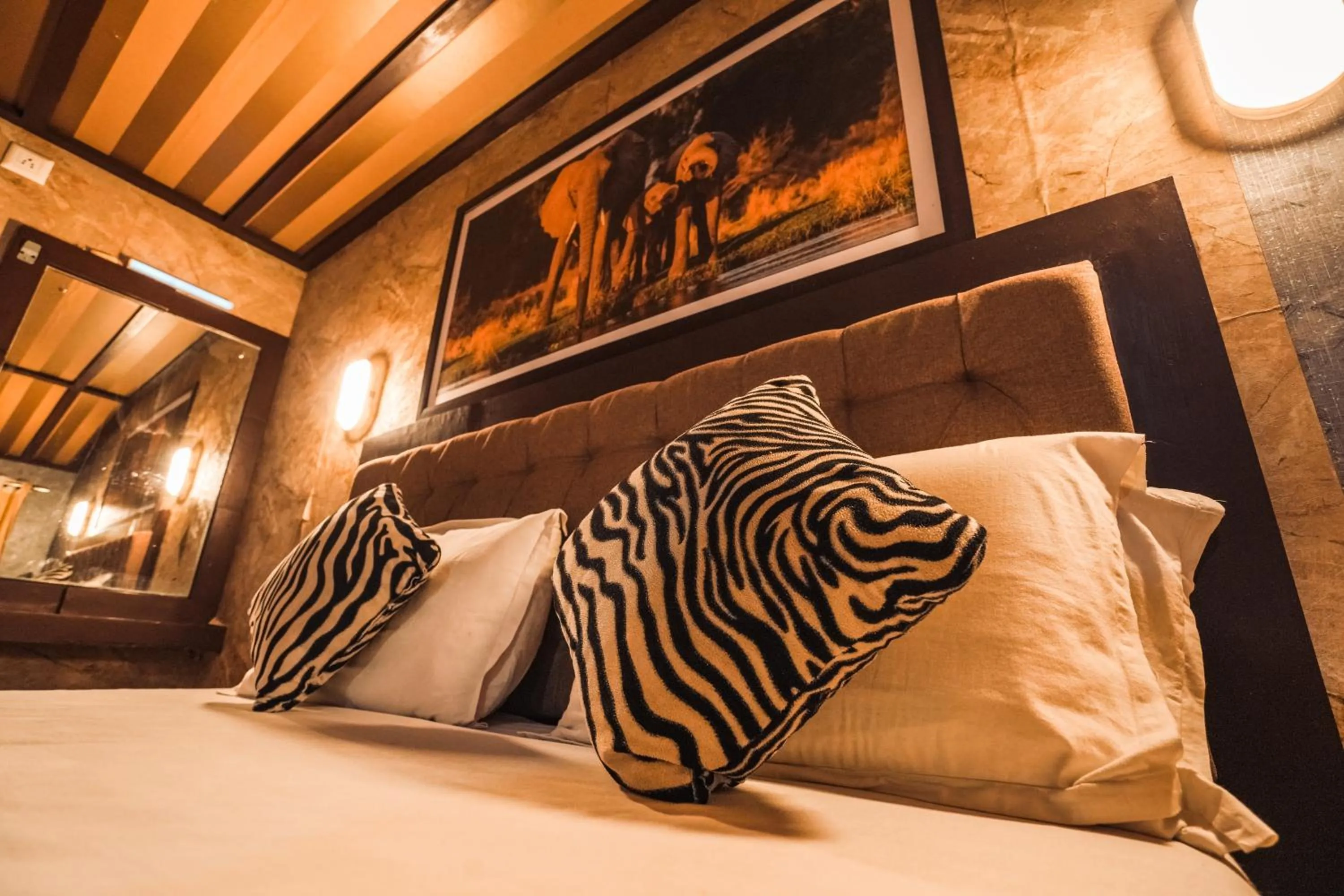 Property building, Bed in Venice Premium Houseboats Alleppey