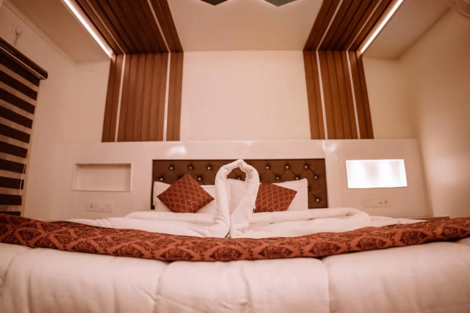 Bed in Venice Premium Houseboats Alleppey