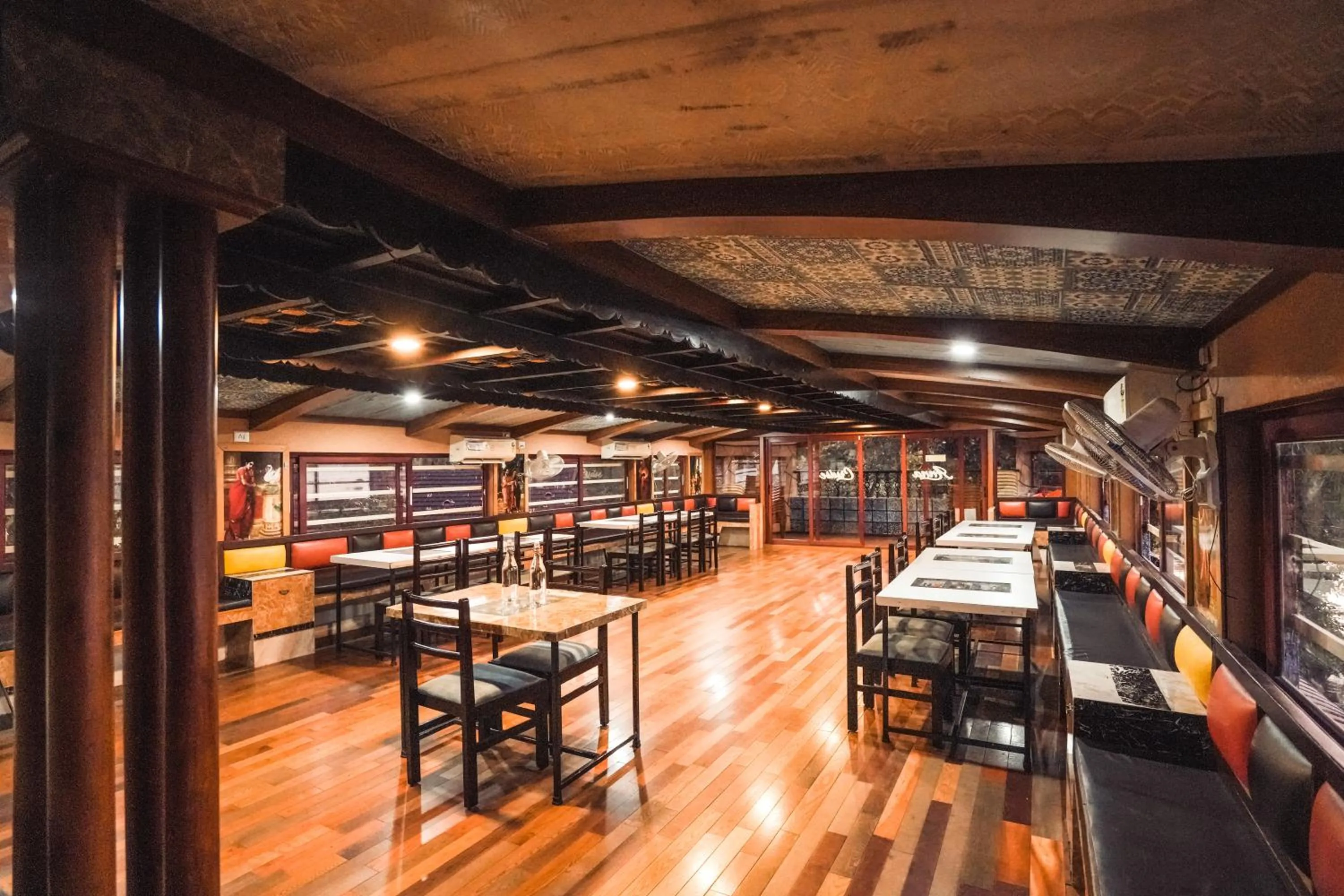 Property building in Venice Premium Houseboats Alleppey