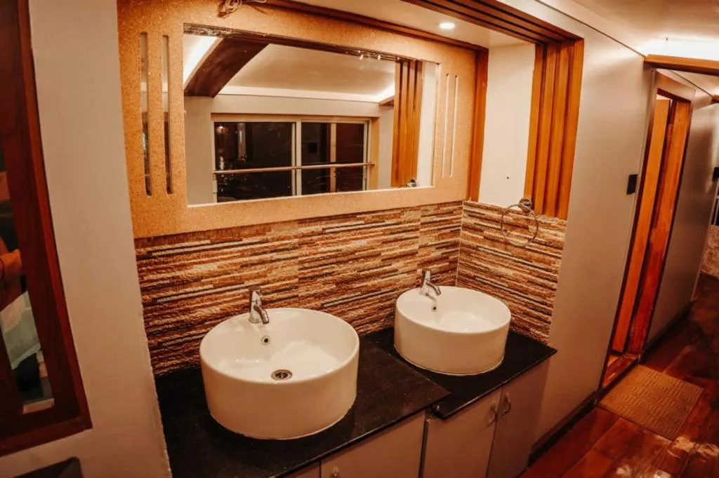 Bathroom in Venice Premium Houseboats Alleppey