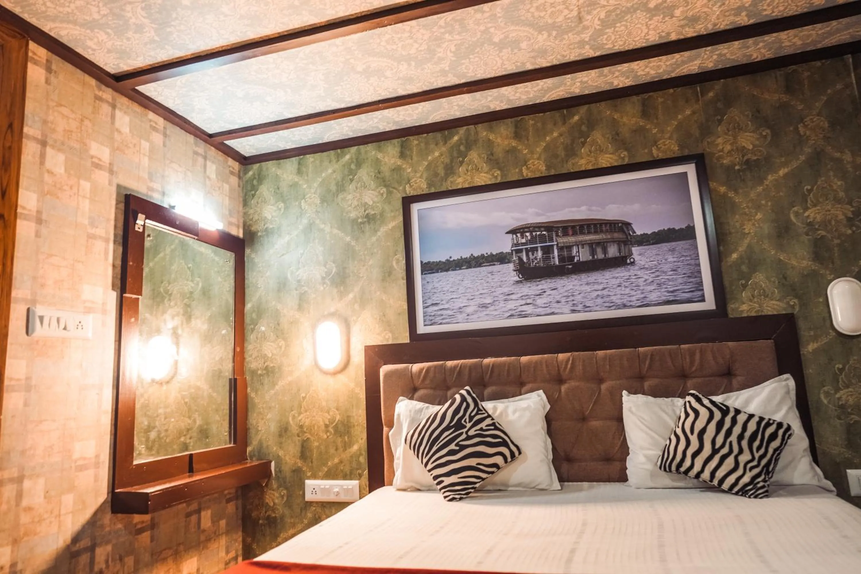 Bed in Venice Premium Houseboats Alleppey