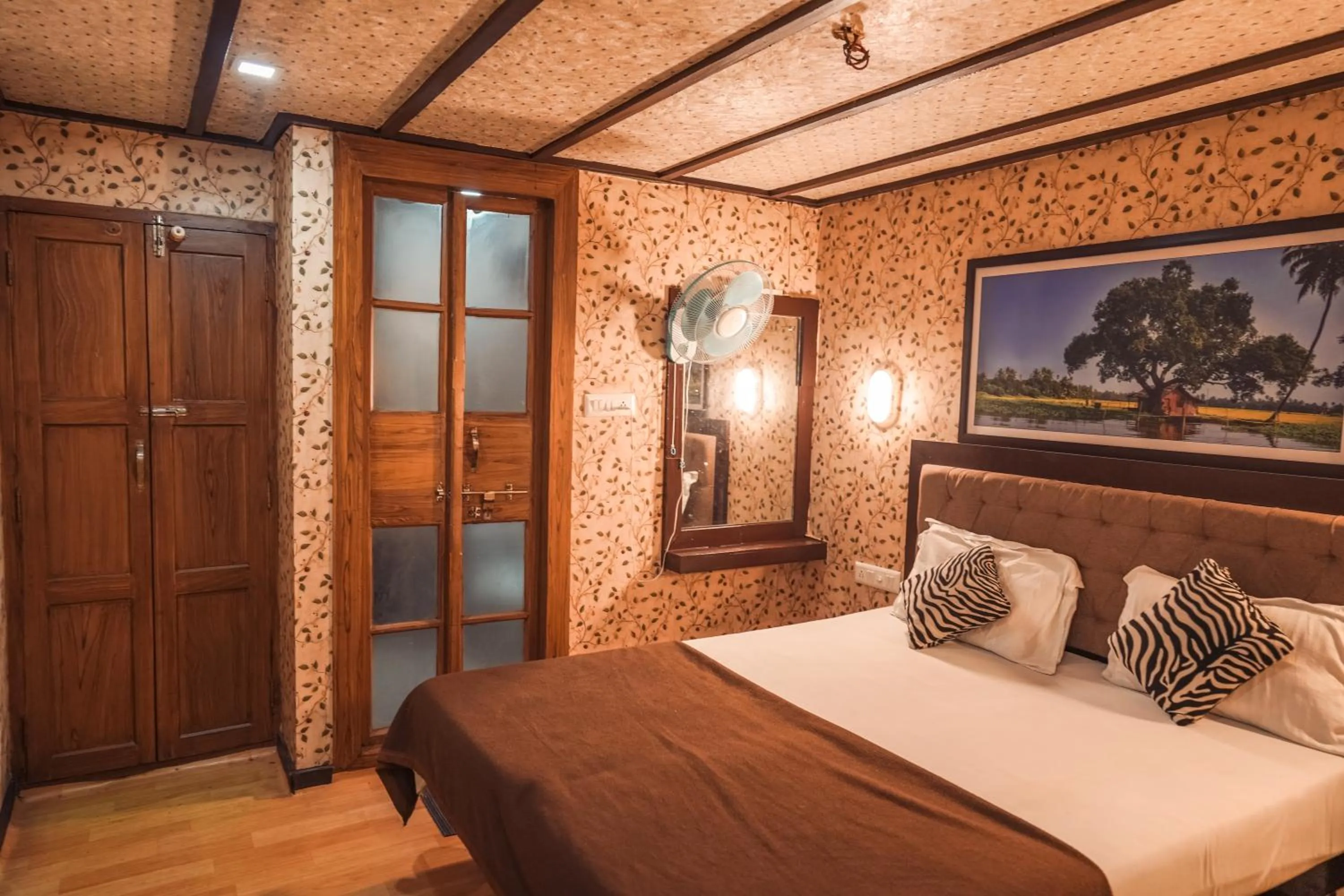 Bed in Venice Premium Houseboats Alleppey