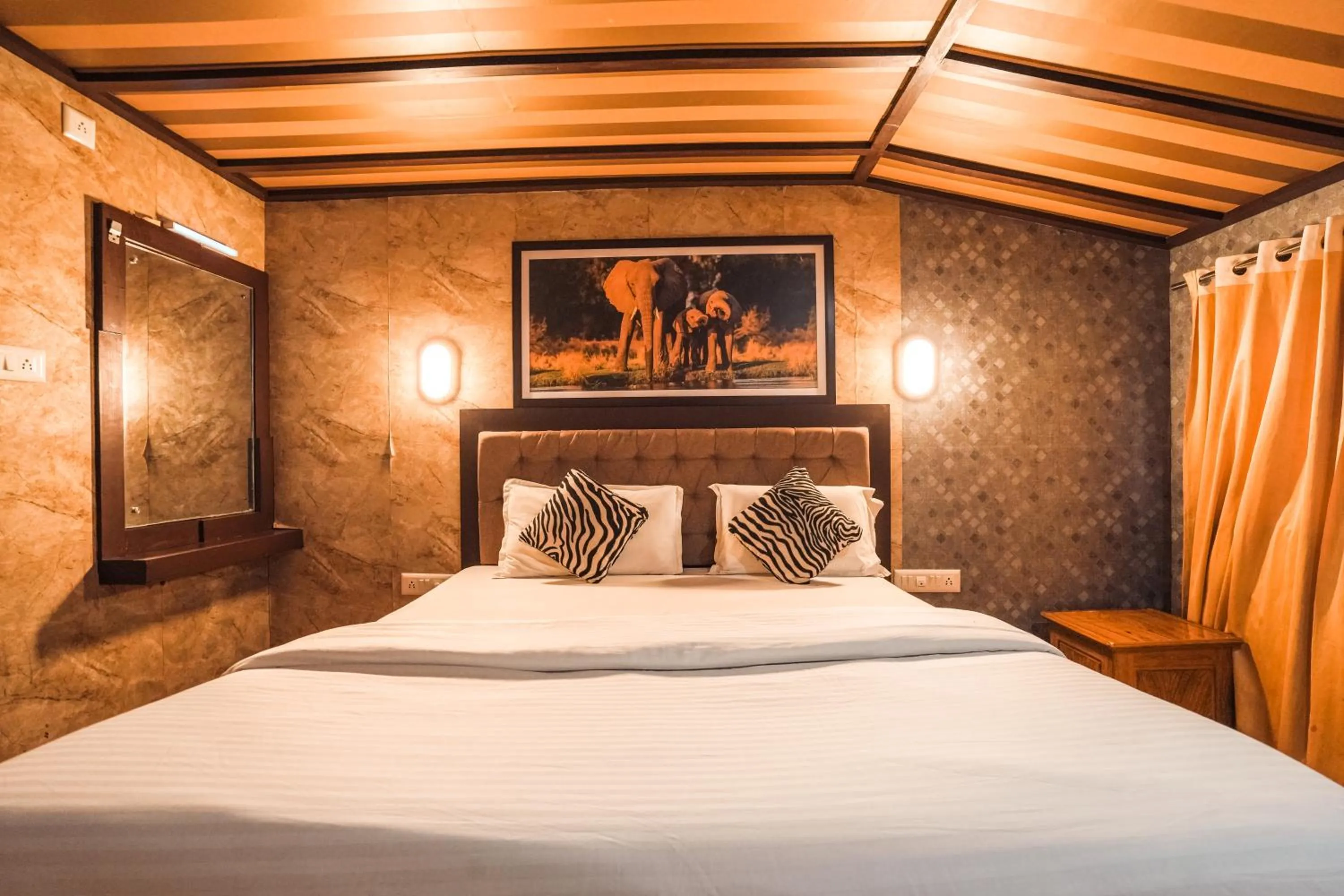 Bed in Venice Premium Houseboats Alleppey