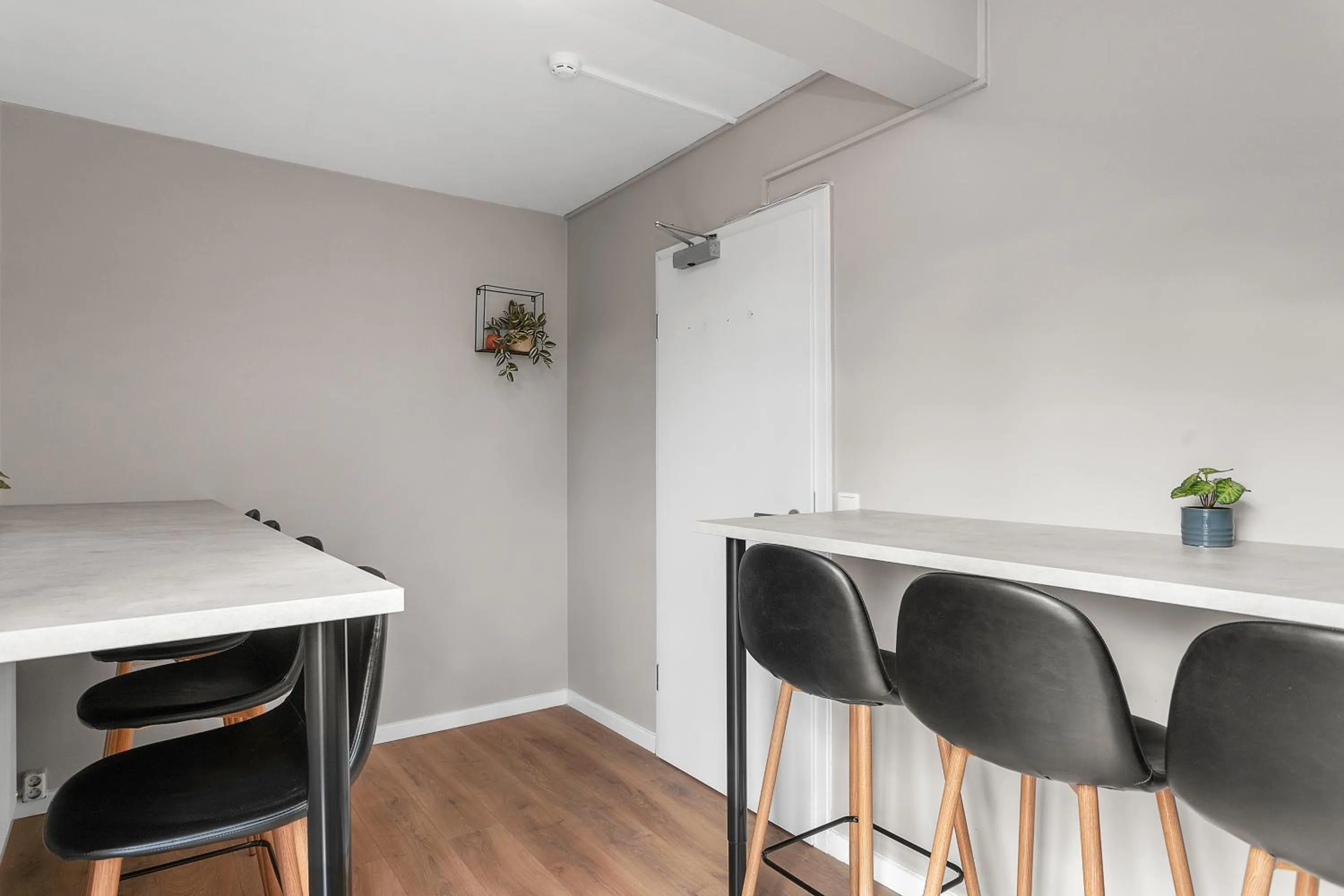 Communal kitchen in Reykjavík Central Guesthouse