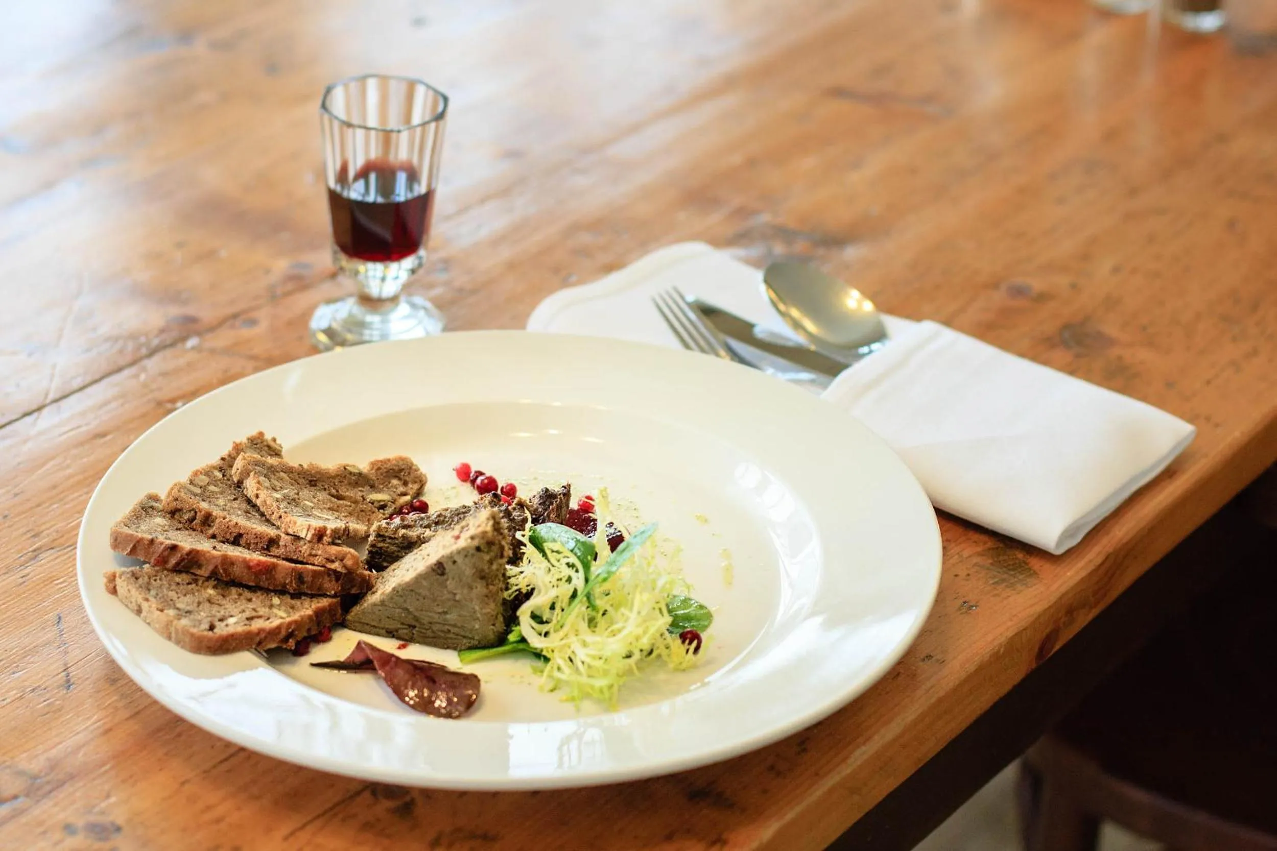 Restaurant/places to eat in Prezidentská