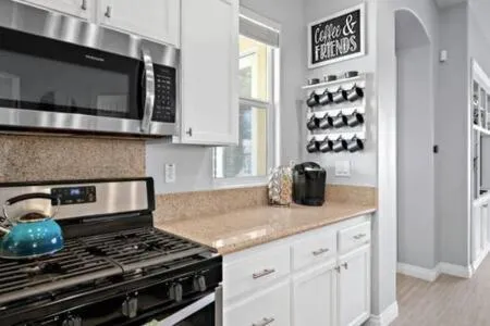 Luxurious Getaway Near Coachella Stagecoach Pool Putting Green Parking Firepit Sleeps 11