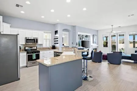 Luxurious Getaway Near Coachella Stagecoach Pool Putting Green Parking Firepit Sleeps 11