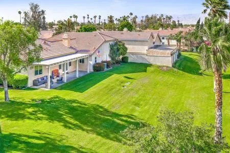 Luxurious Getaway Near Coachella Stagecoach Pool Putting Green Parking Firepit Sleeps 11