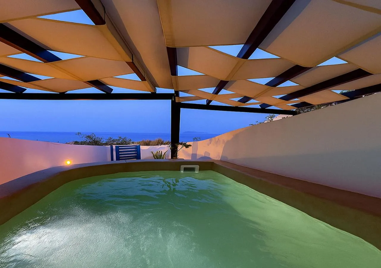 Hot Tub in Rafael' s Mediteranian Cave Suites