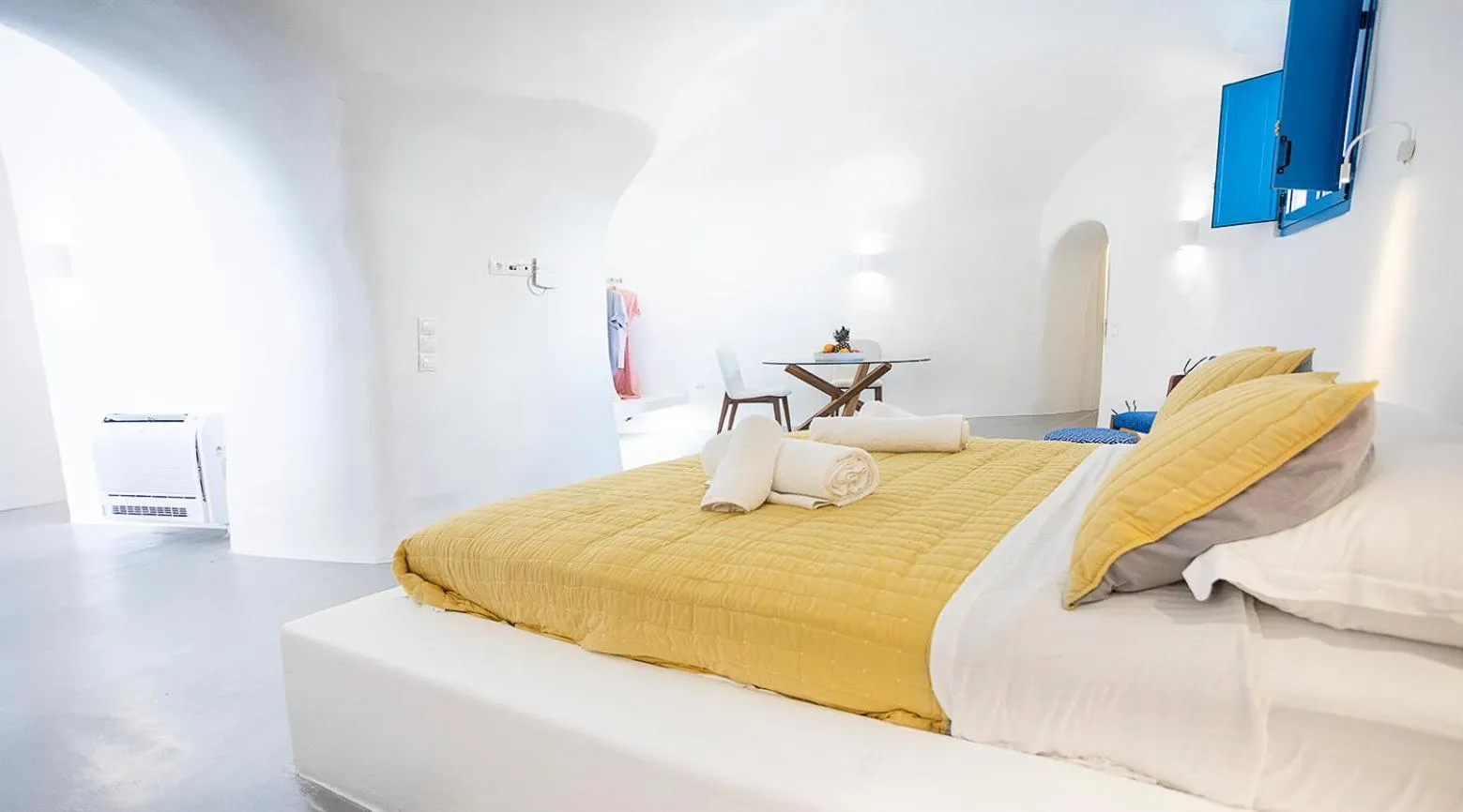 Bed in Rafael' s Mediteranian Cave Suites