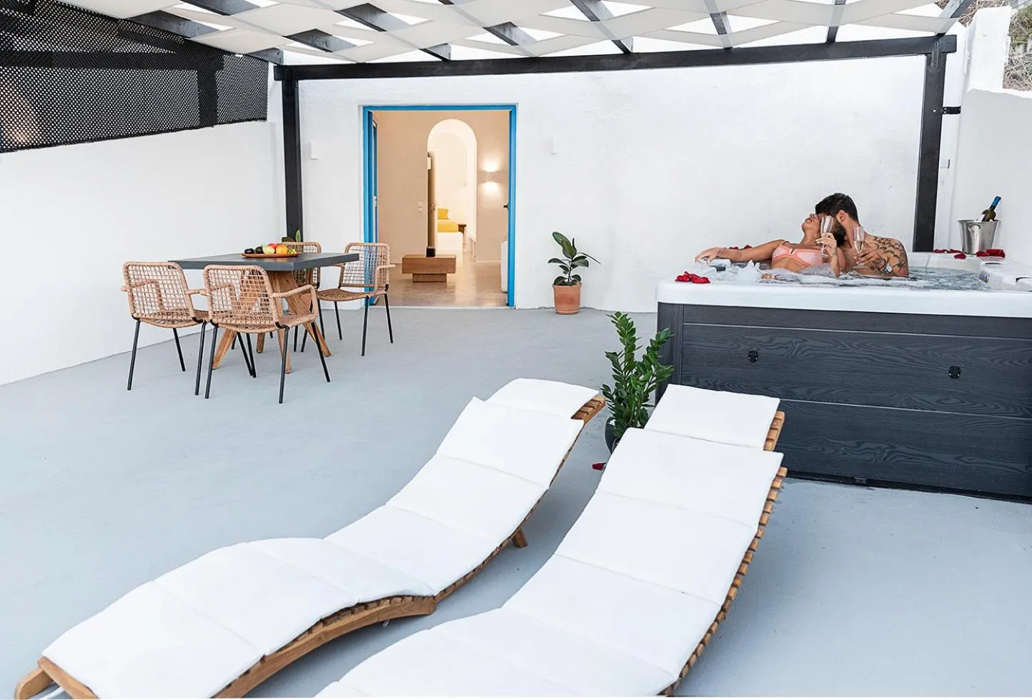 Hot Tub in Rafael' s Mediteranian Cave Suites