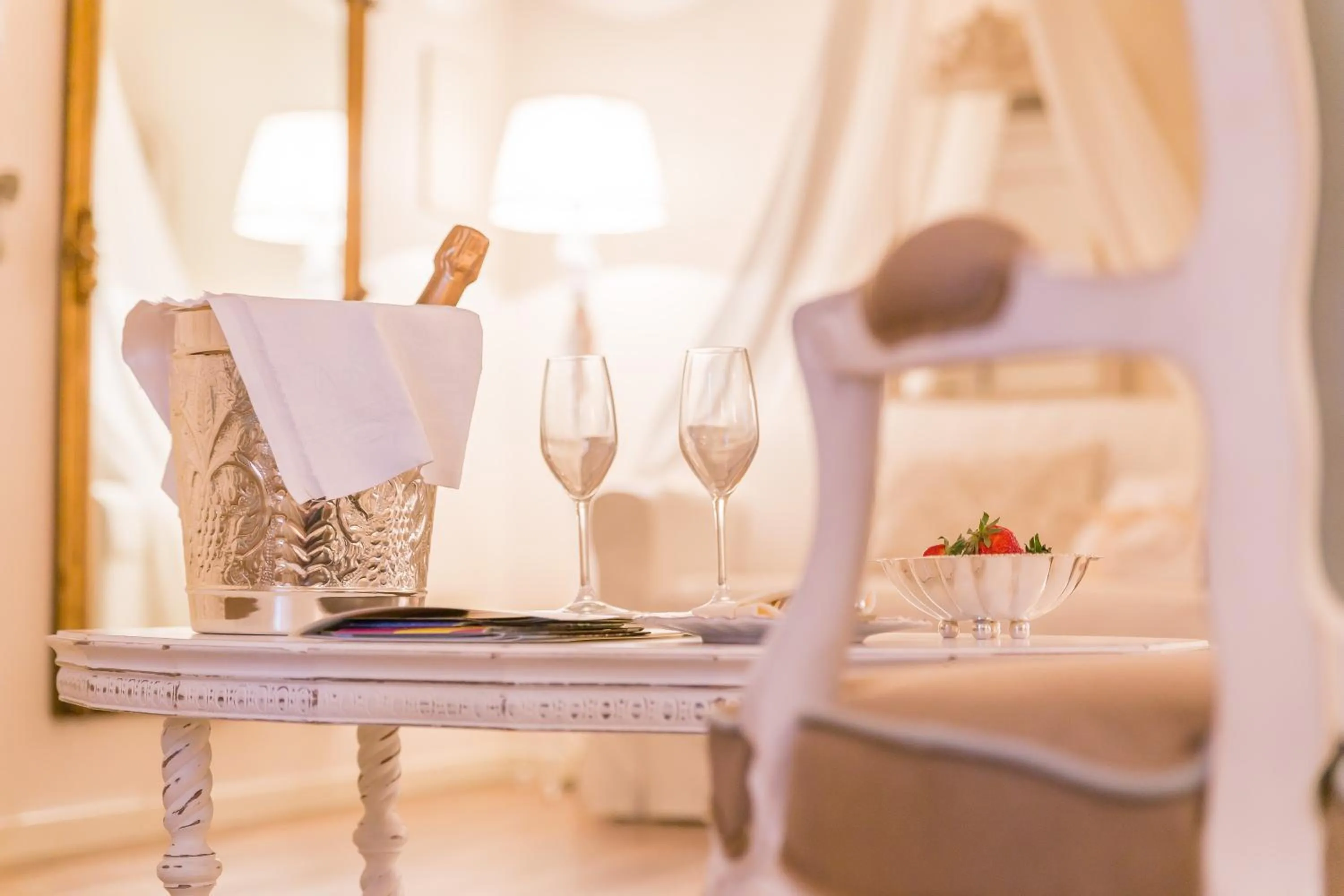 Food and drinks in Maison Resola - Rooms & Breakfast