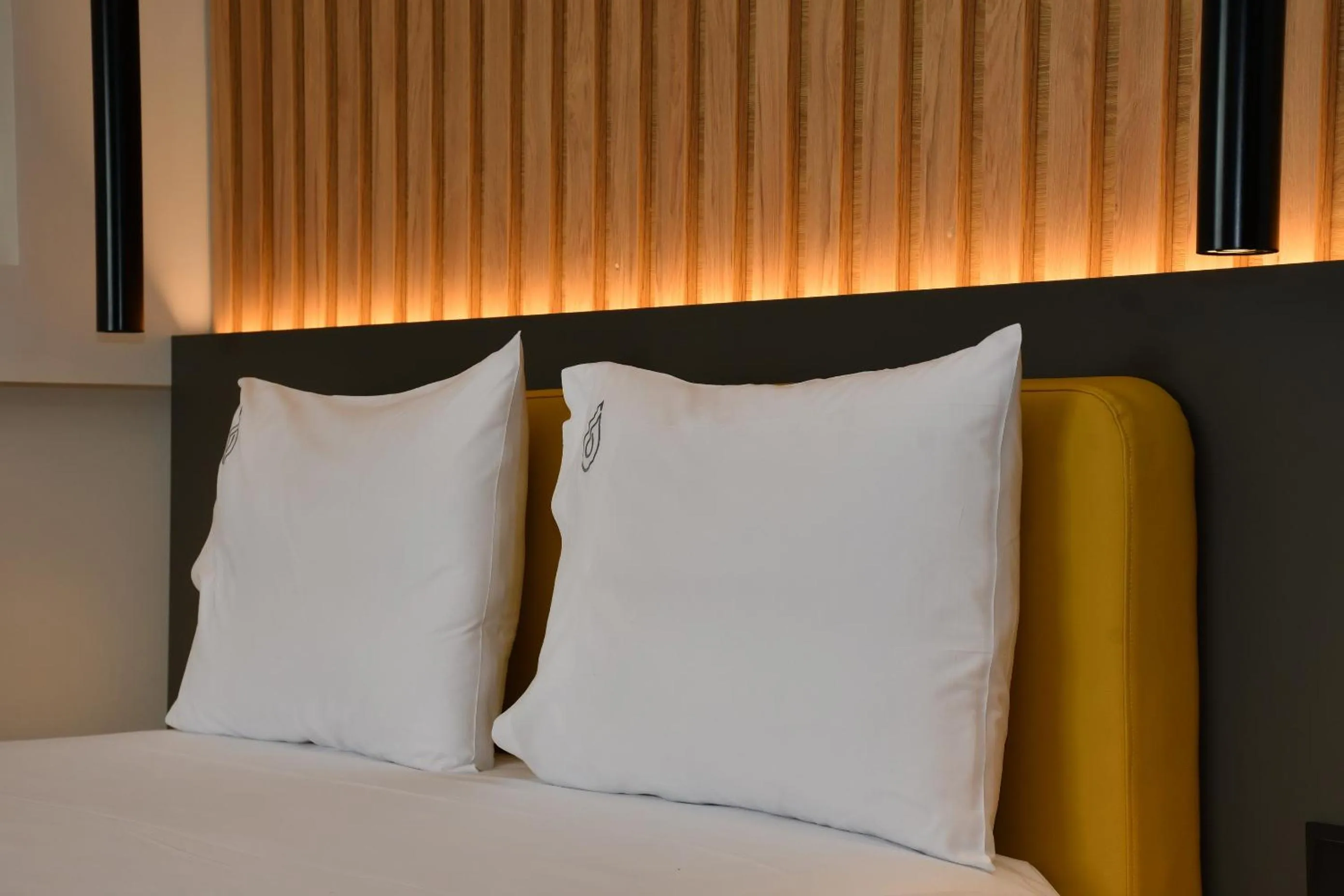 Bed in NERO SEASCAPE SUITES