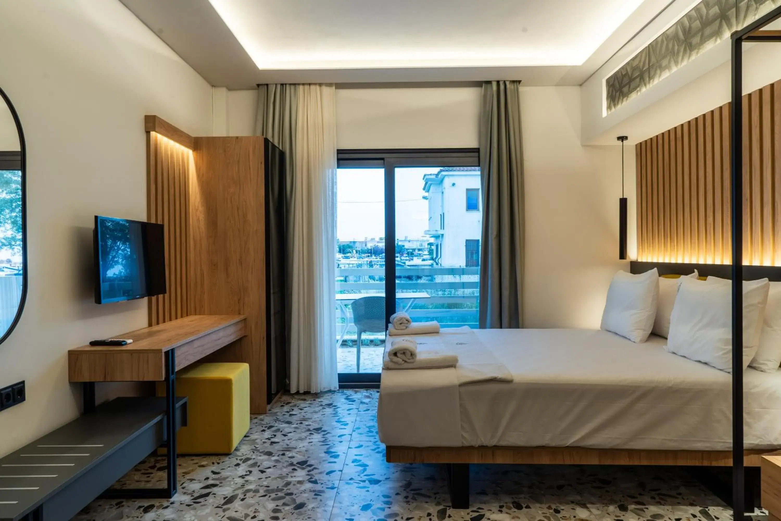 Deluxe Double Room with Balcony and Sea View in NERO SEASCAPE SUITES Deluxe Double Room with Balcony and Sea View in NERO SEASCAPE SUITES