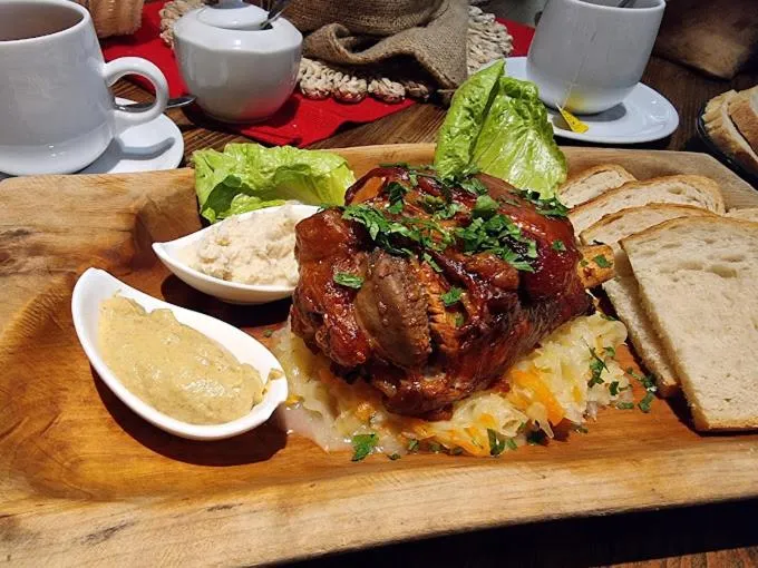 Restaurant/places to eat in Rezydencja Biały Jar