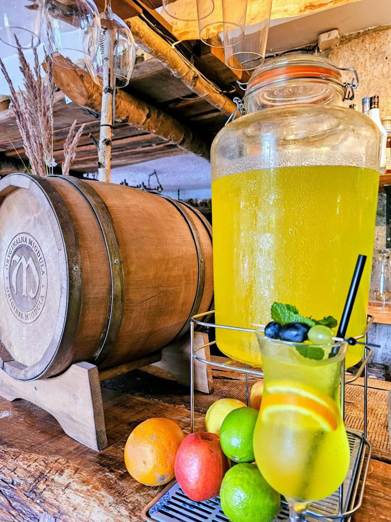 Restaurant/places to eat in Rezydencja Biały Jar