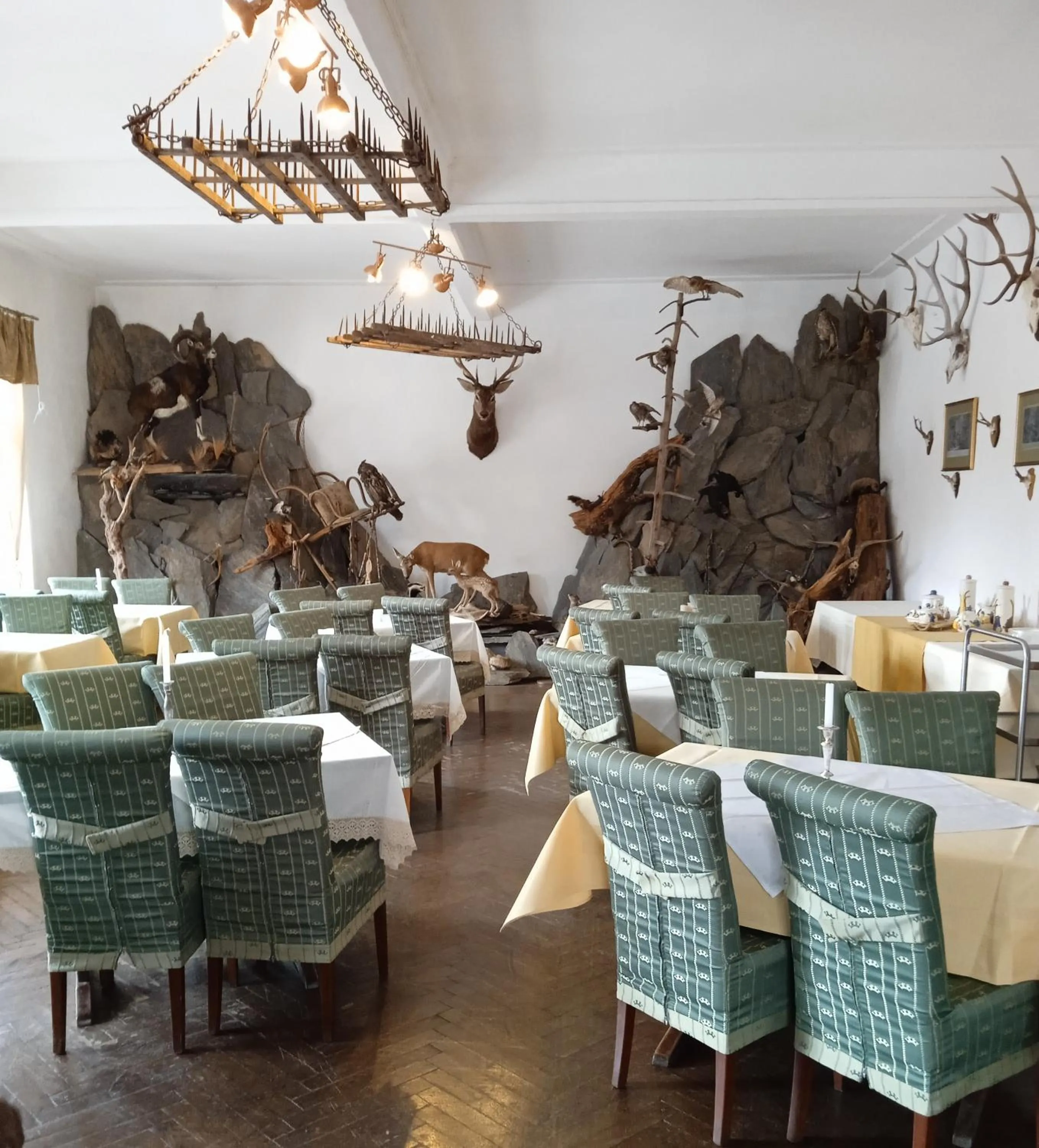 Restaurant/places to eat in Rezydencja Biały Jar