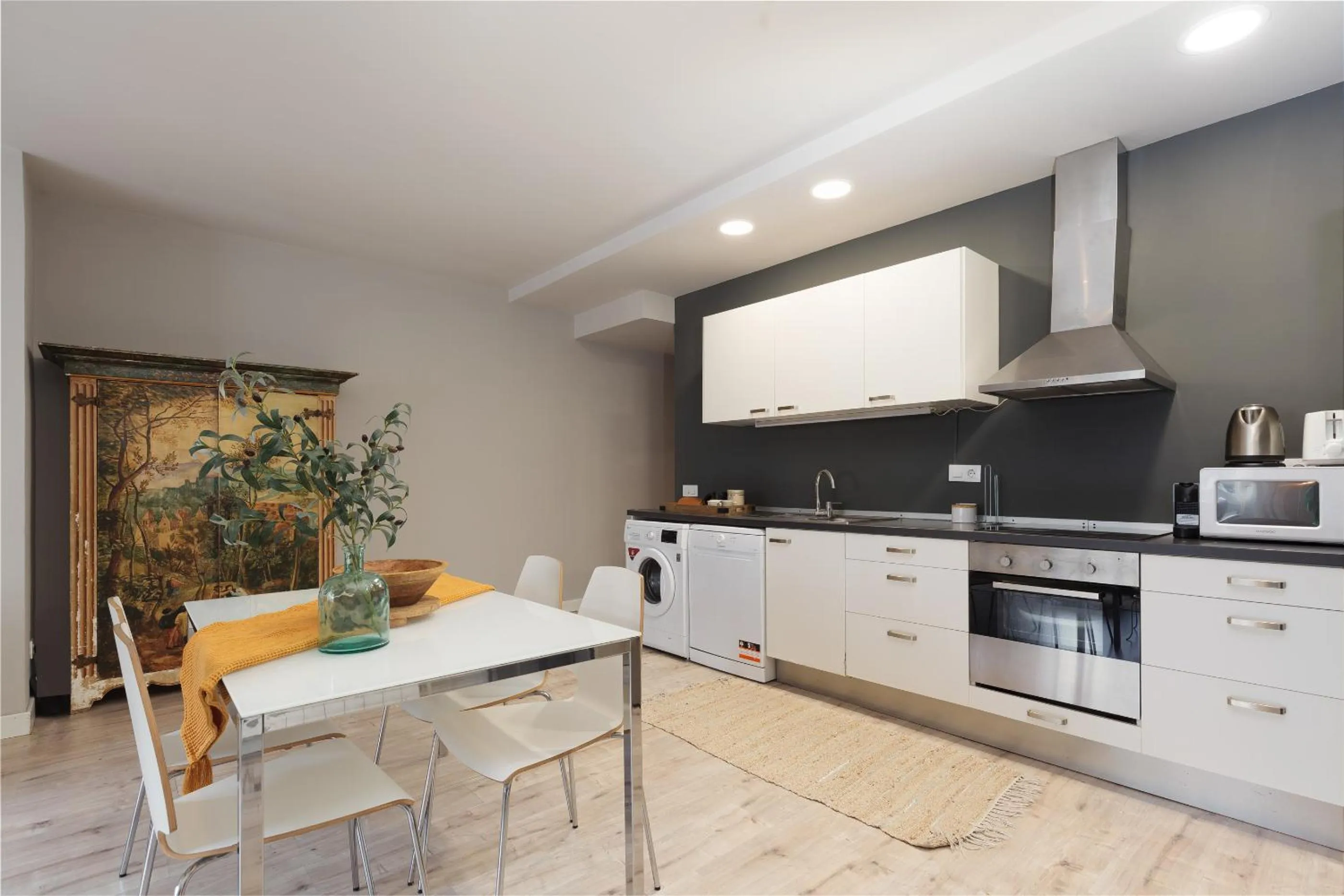 LetsGo Diagonal Avenue Apartment