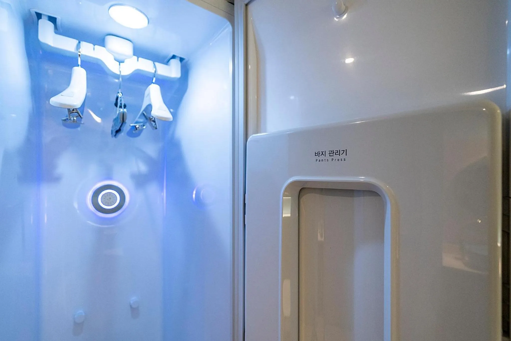 wardrobe in Wonju Hotel Ippda