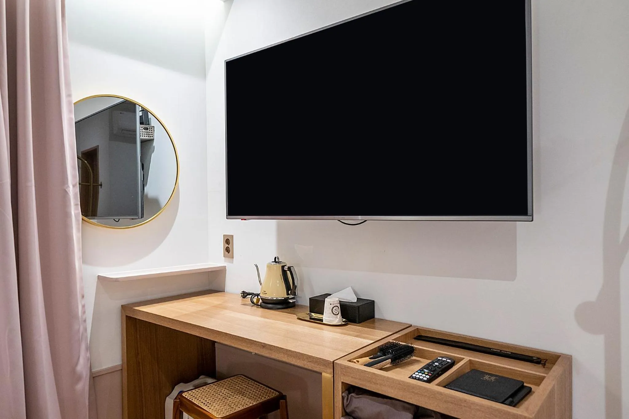 TV and multimedia in Wonju Hotel Ippda