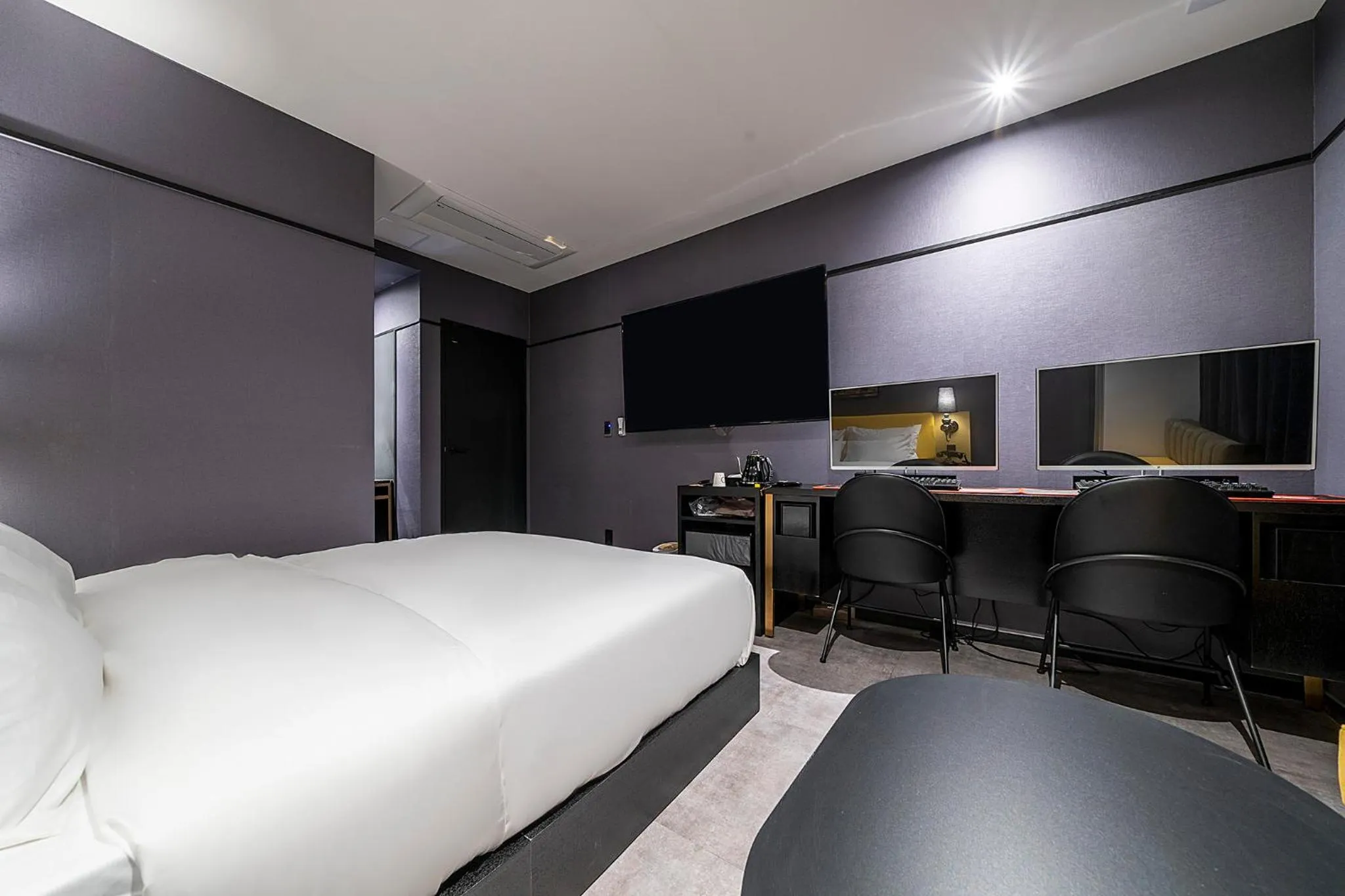 Bed in Wonju Hotel Ippda