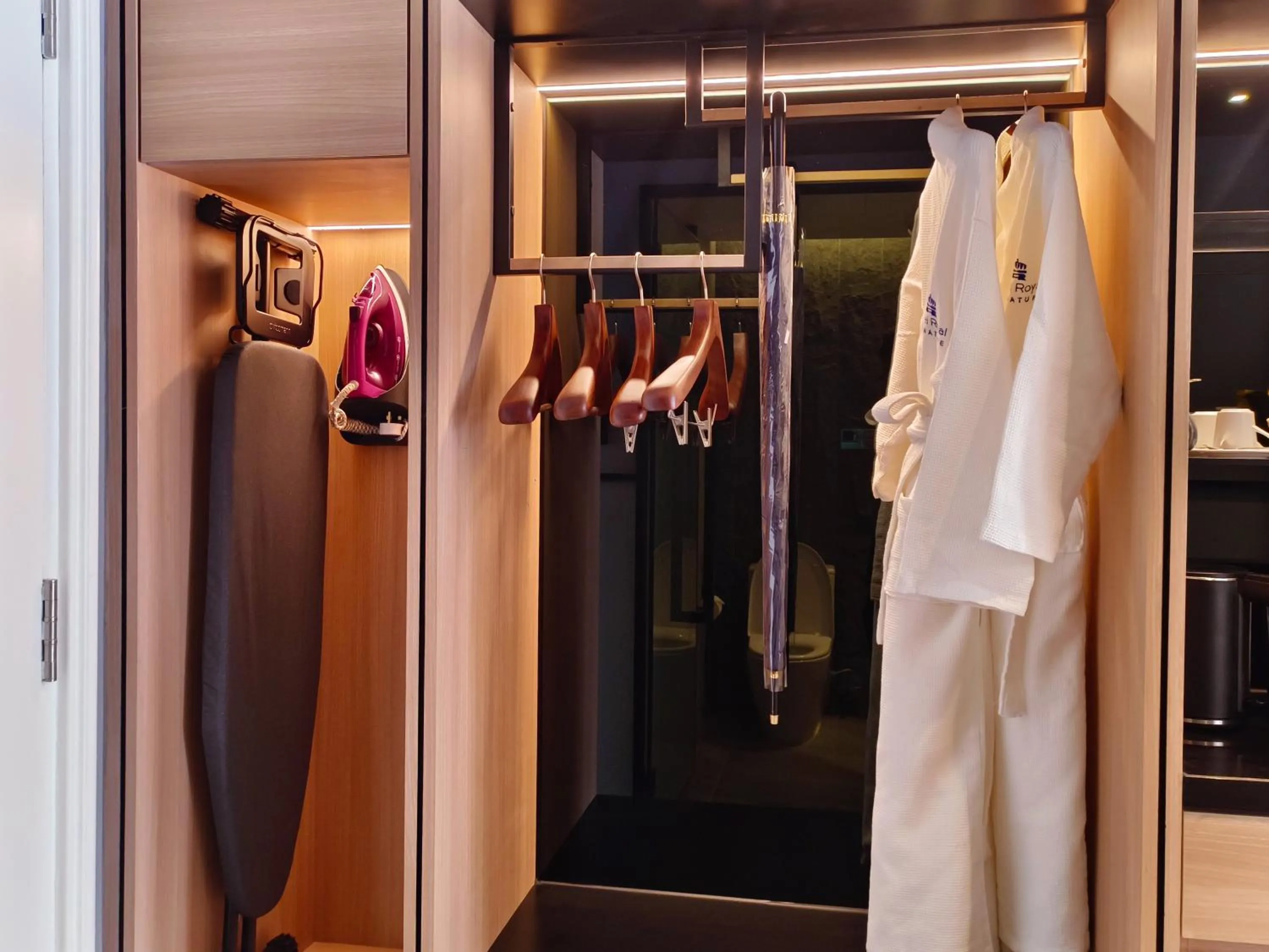 wardrobe in Hotel Royal Signature