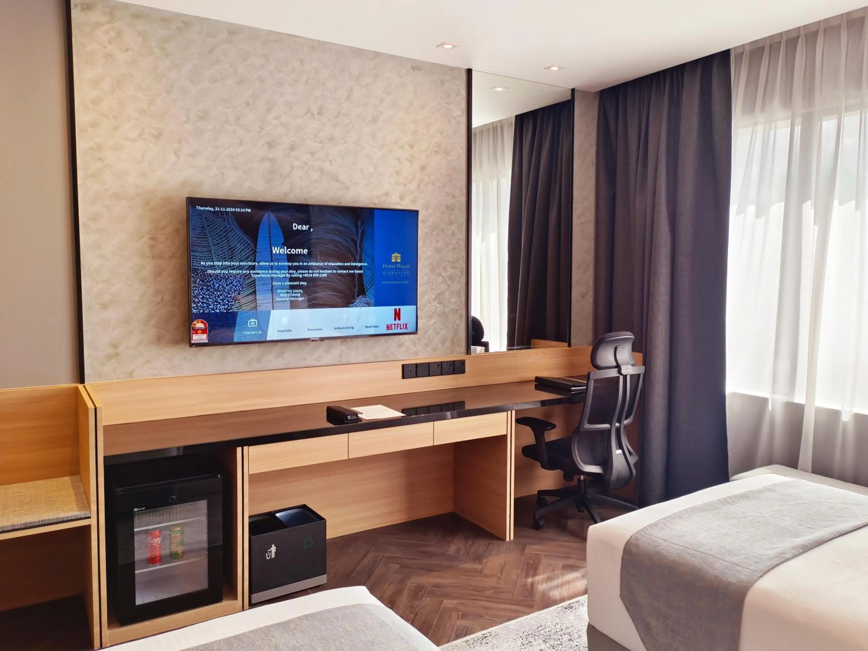 TV and multimedia, Bed in Hotel Royal Signature