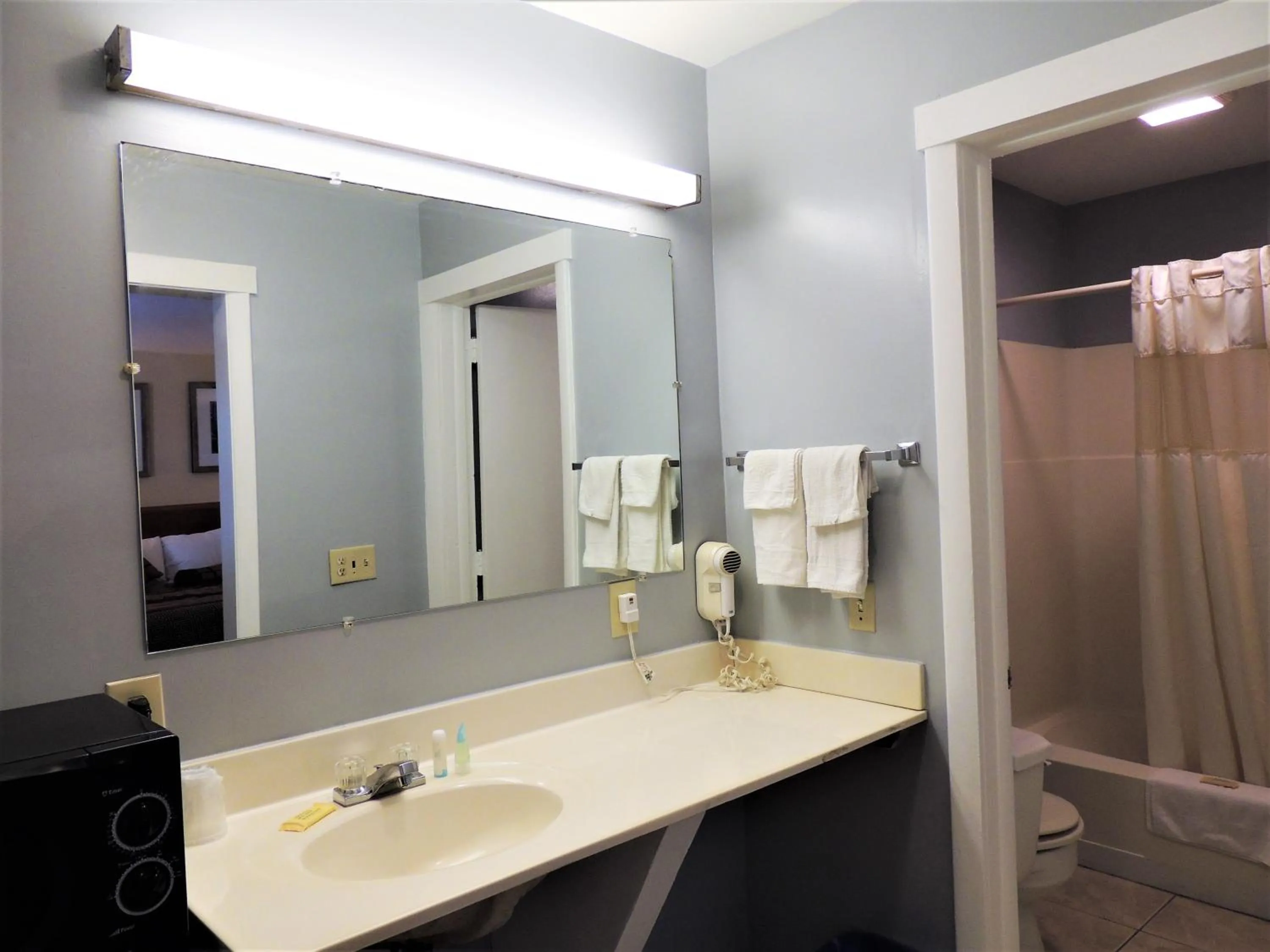 Shower in Windsor Motel