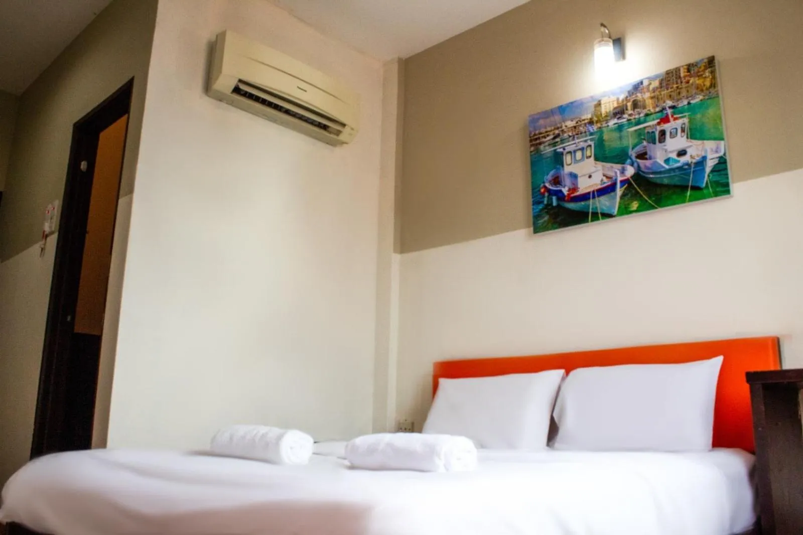 Bedroom, Bed in JQ Suria Hotel