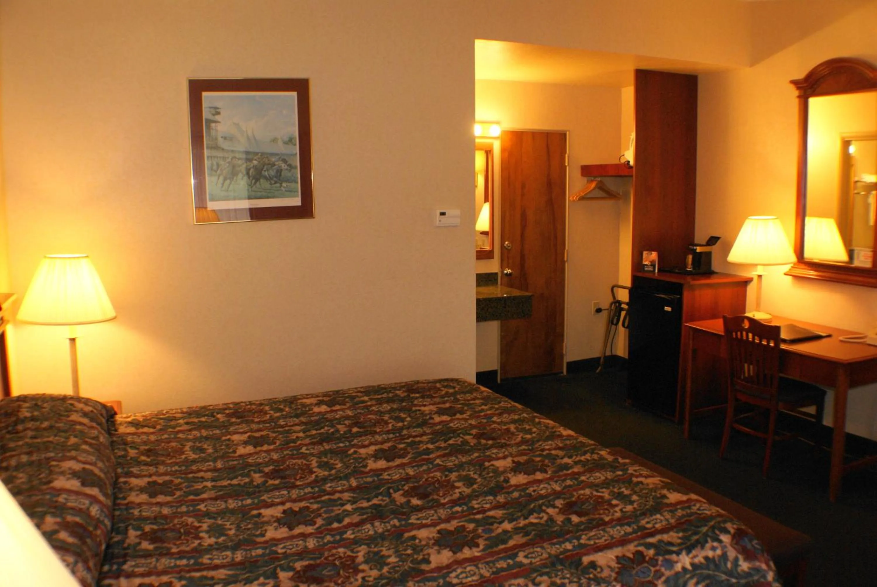 Bed in Landmark Motor Inn