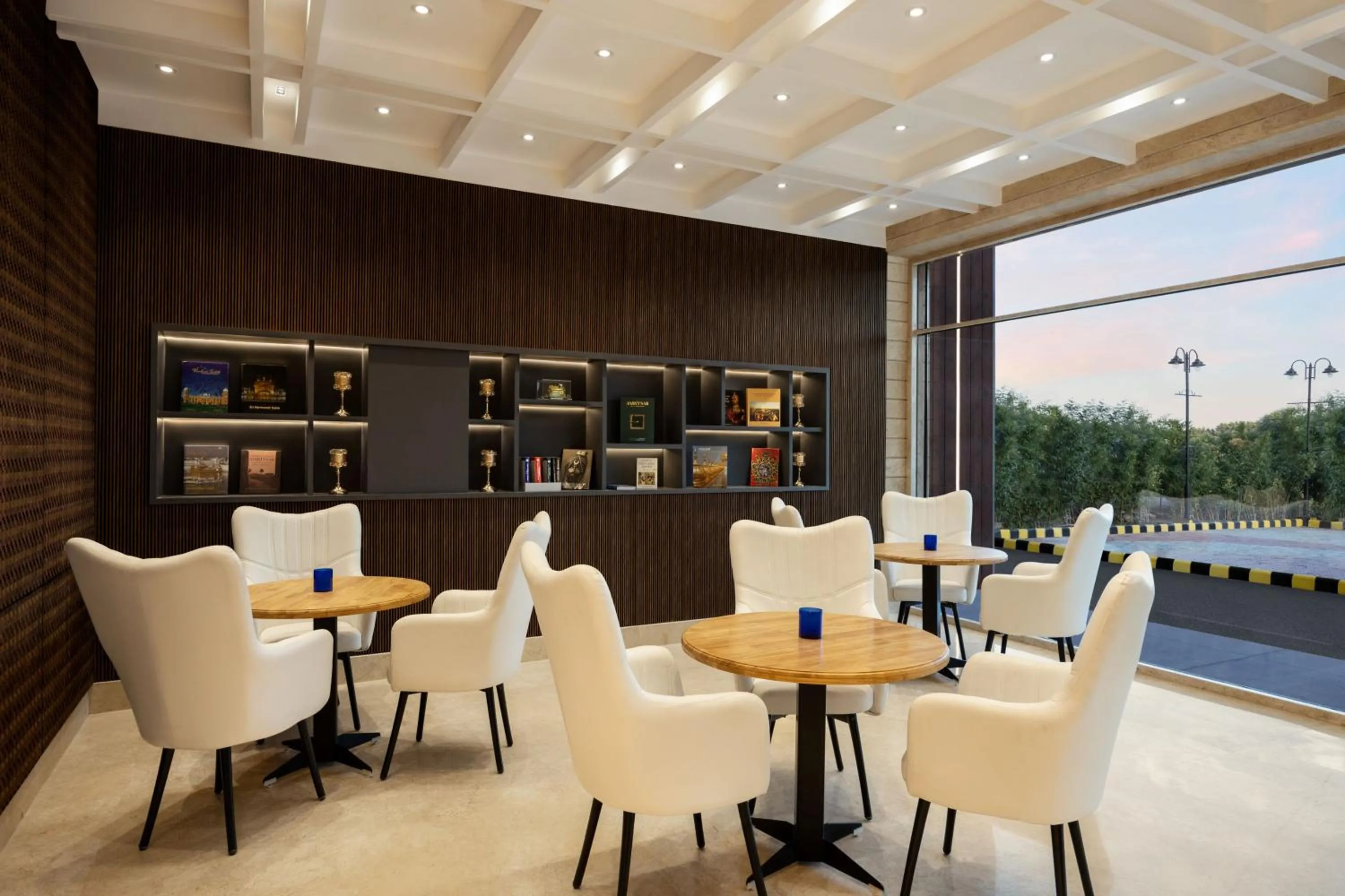Library in Fortune Ranjit Vihar, Amritsar - Member ITC Hotels' Group