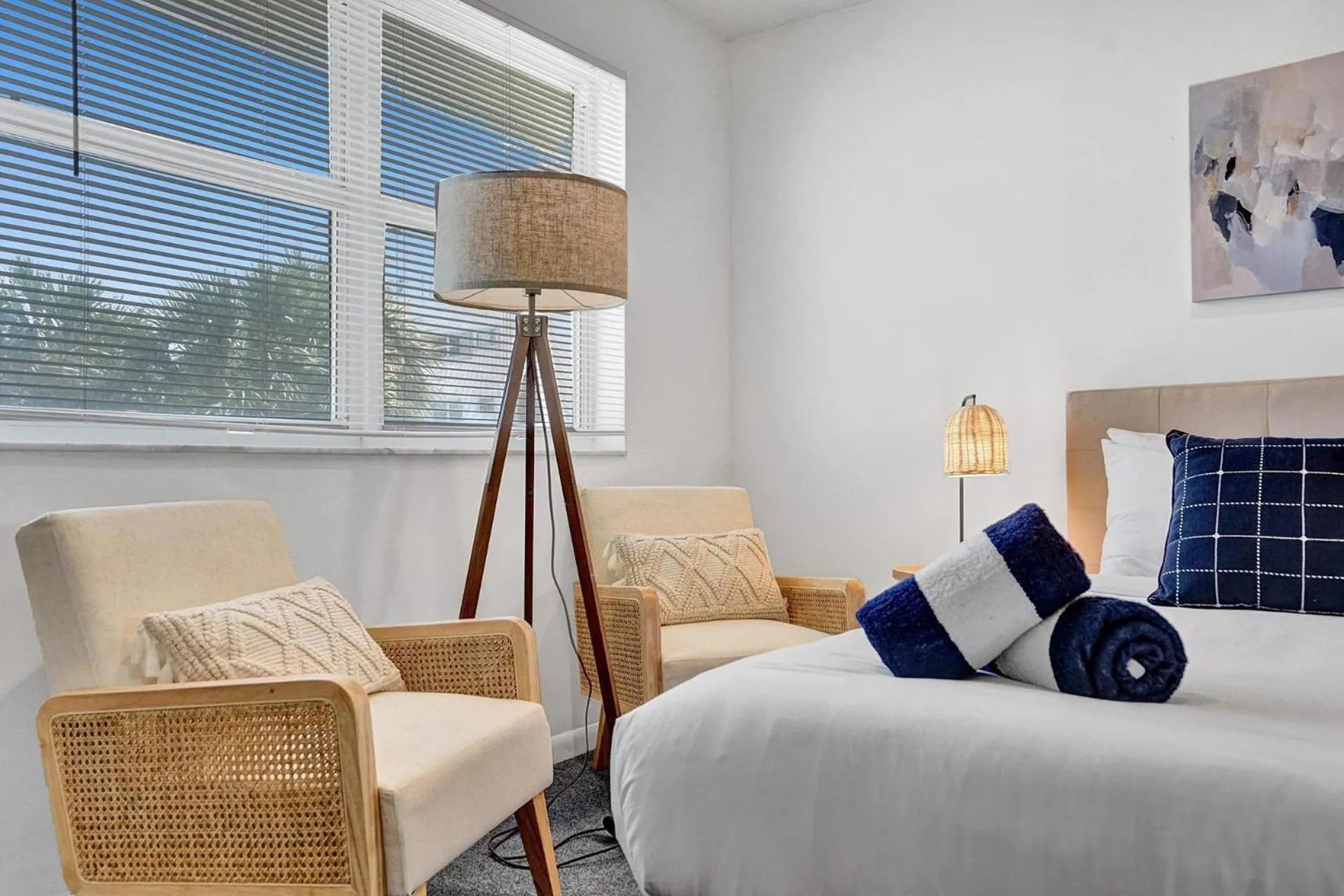 Bed in Suite #1 - Marine Villas Hollywood - 1 Bedroom