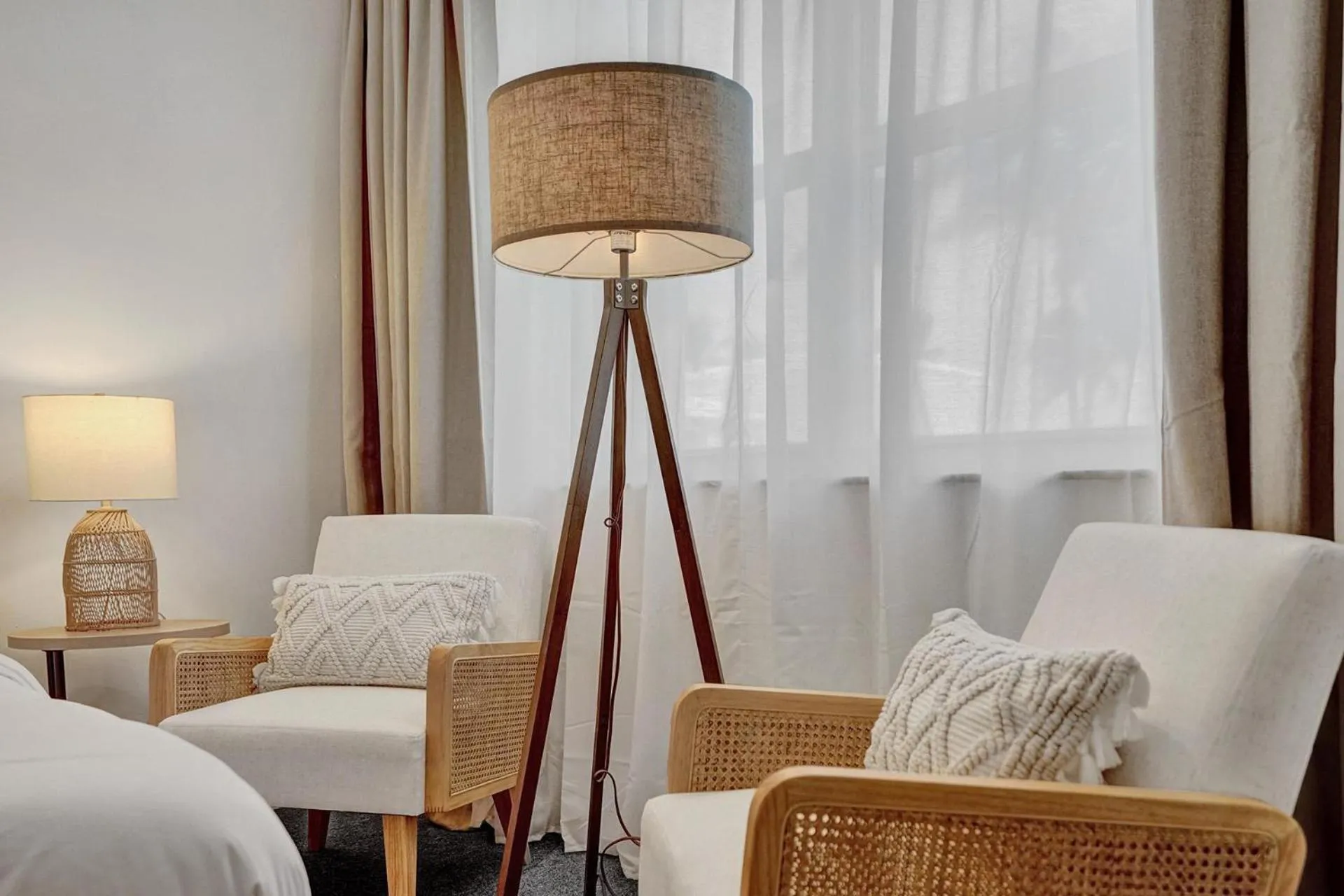 Bed in Suite #1 - Marine Villas Hollywood - 1 Bedroom