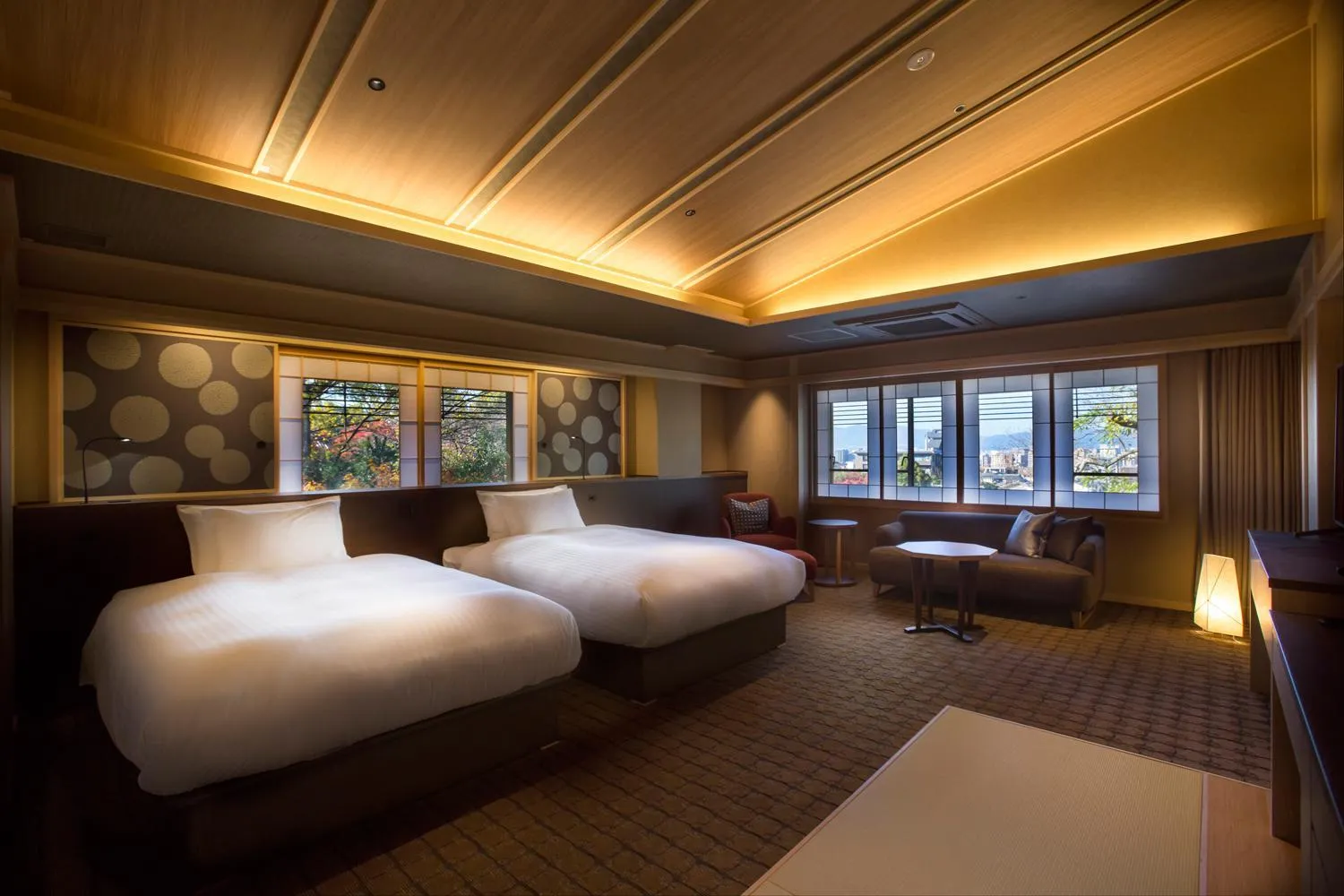 Photo of the whole room, Bed in Hotel Yuraku Kyo-yasaka