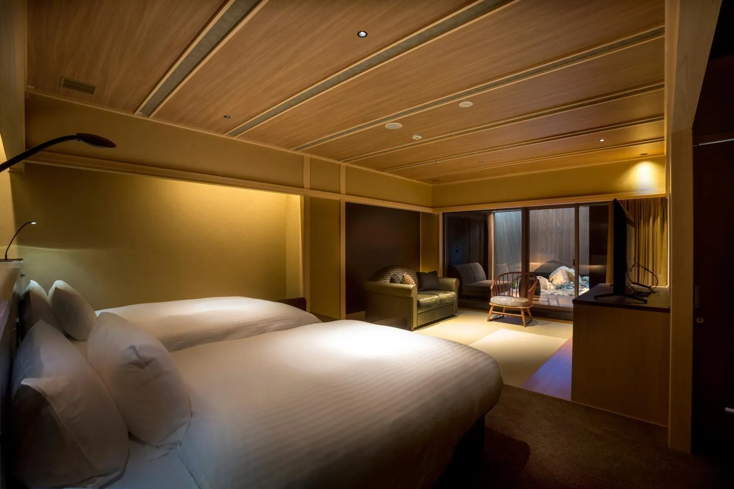 Photo of the whole room, Bed in Hotel Yuraku Kyo-yasaka