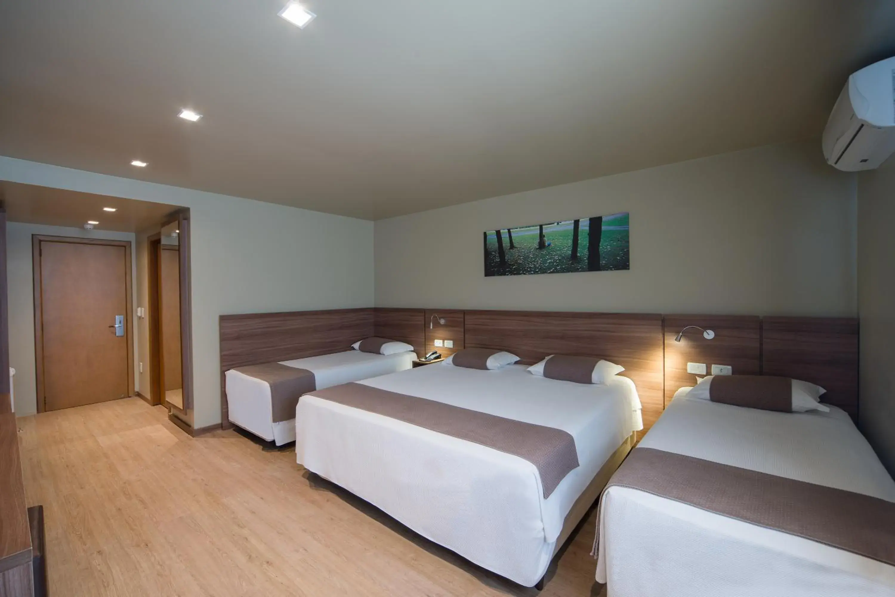 Superior Quadruple Room in Hotel Laghetto Viale Superior Quadruple Room in Hotel Laghetto Viale