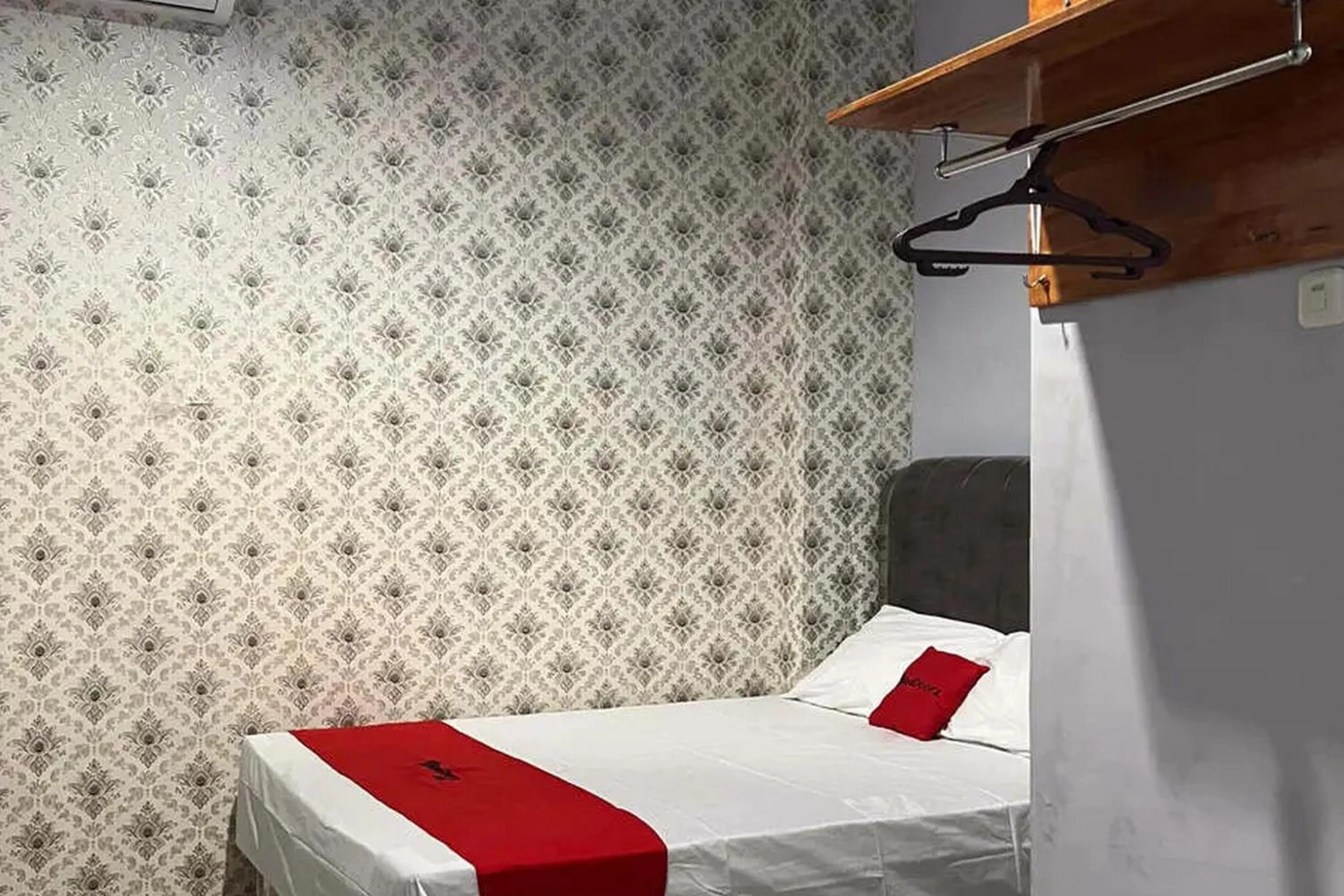 Bed in RedDoorz near Waterpark Citra Garden Medan