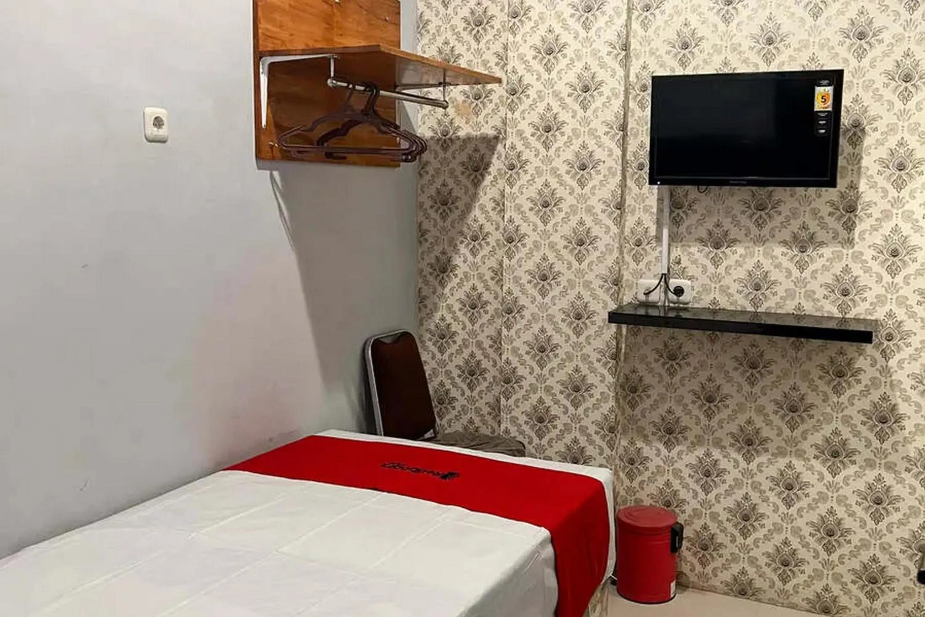 Bed in RedDoorz near Waterpark Citra Garden Medan