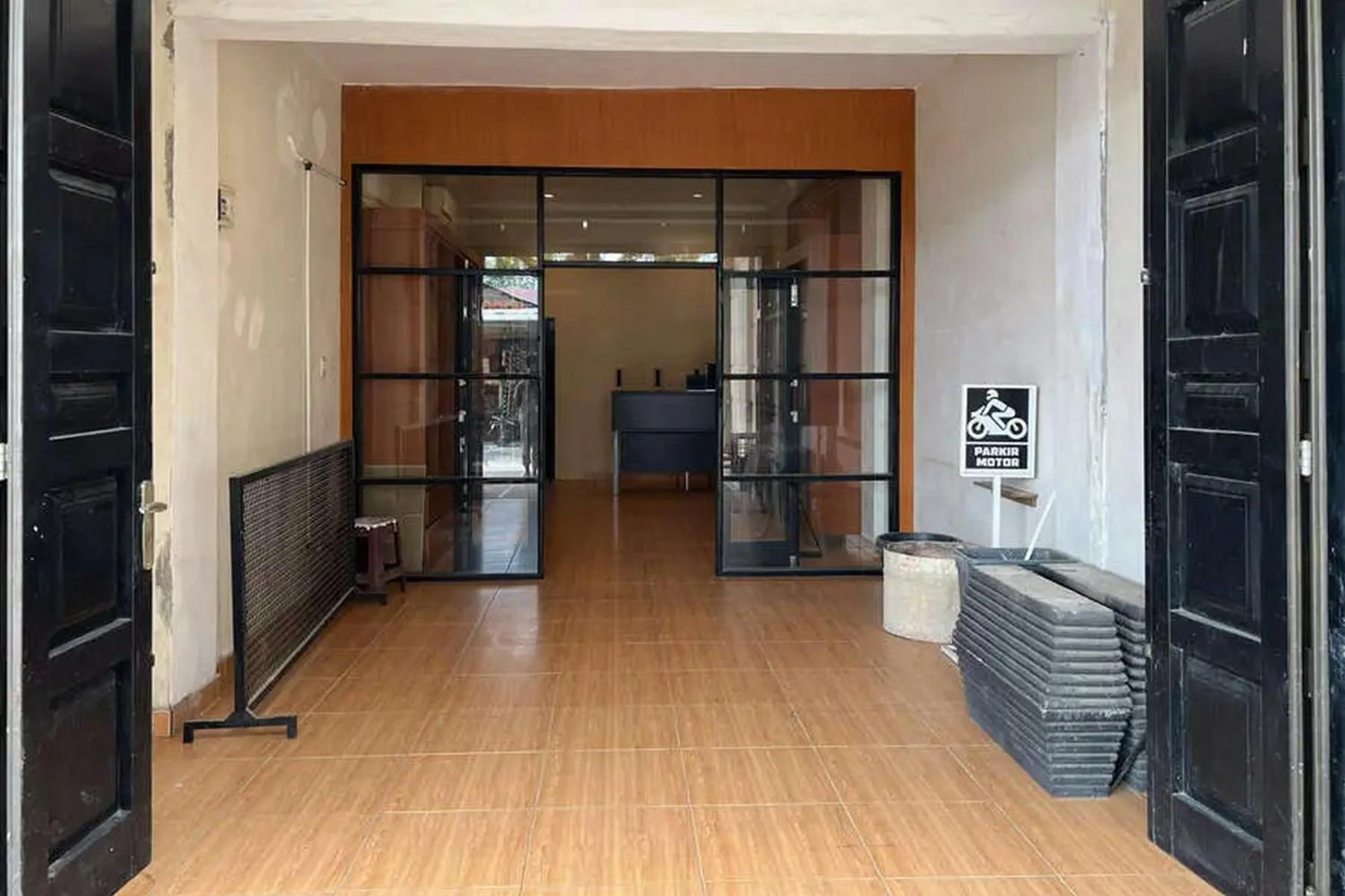 Property building in RedDoorz near Waterpark Citra Garden Medan