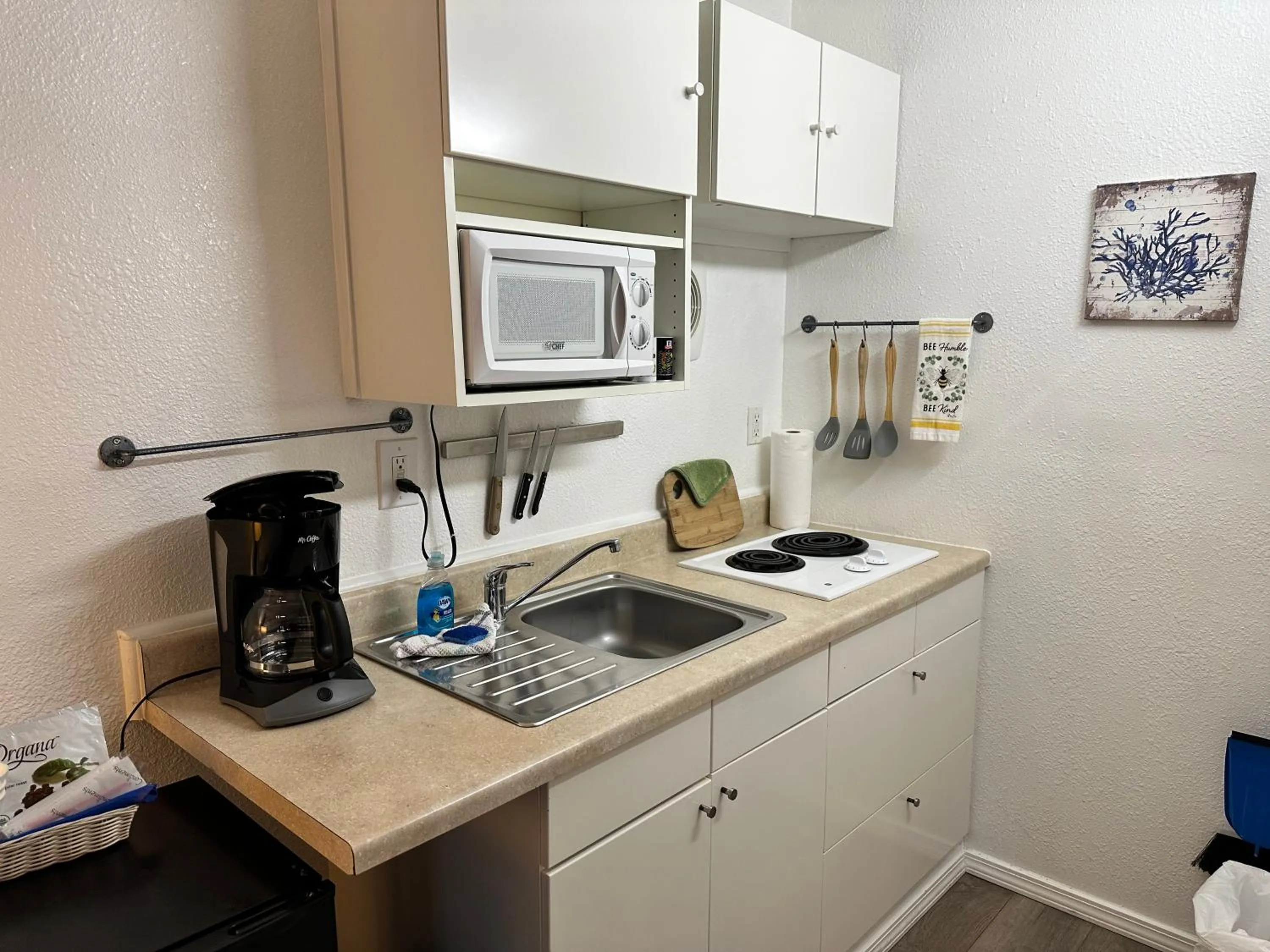 Coffee/tea facilities in Tillicum Beach Motel - Formerly Deane's Oceanfront Lodge