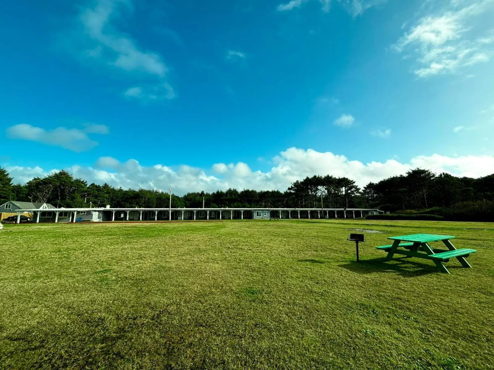 Property building in Tillicum Beach Motel - Formerly Deane's Oceanfront Lodge